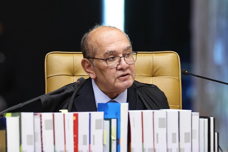 Gilmar Mendes questiona Fux sobre julgamento de afastamento na PF