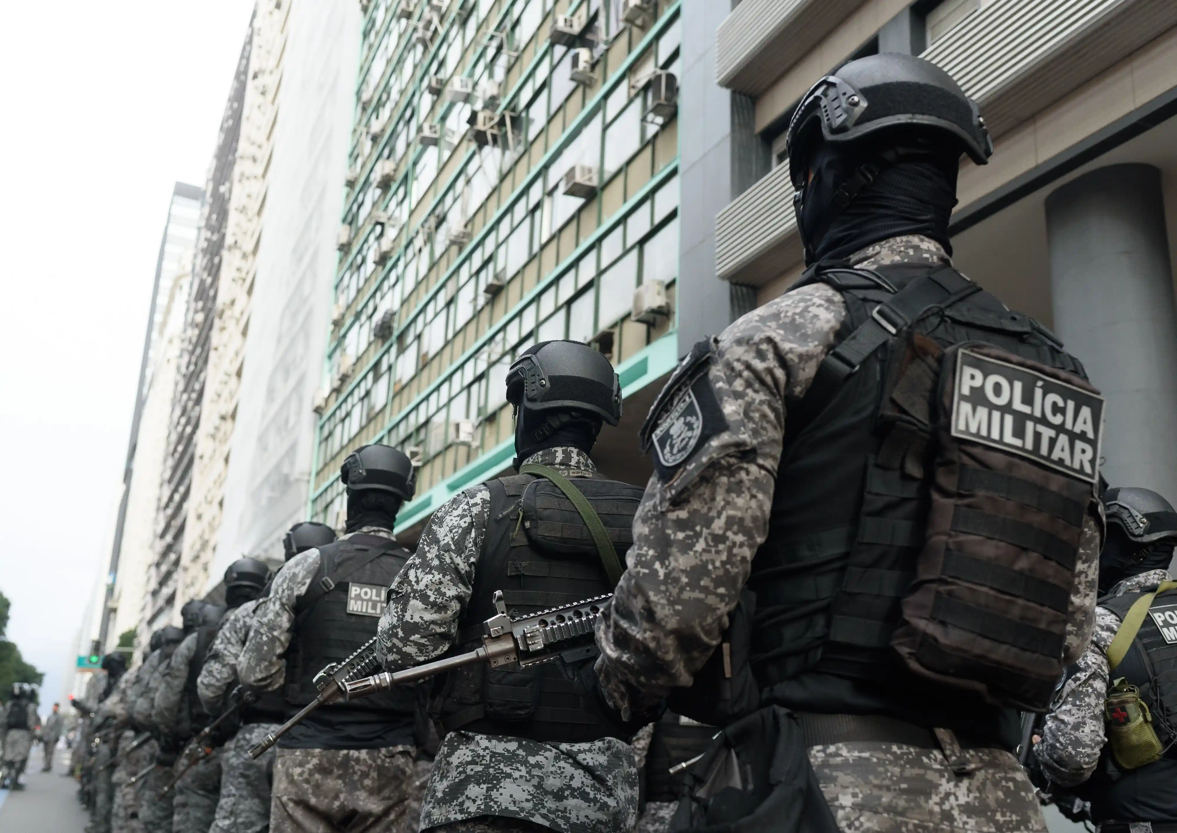 Policiais na mira de operação contra tráfico do Comando Vermelho