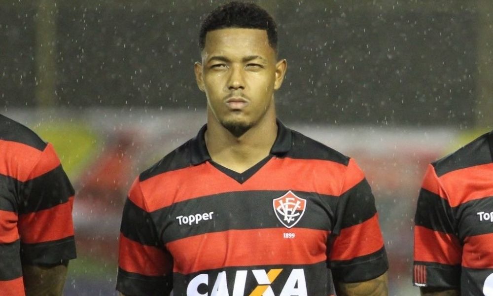 Jogador do Brasileirão é suspeito de tráfico de armas e drogas