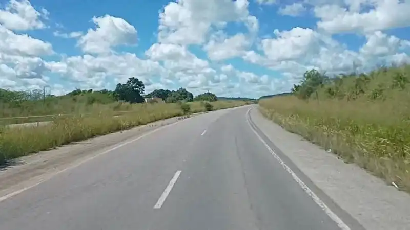 Imagem de Acidente entre van e caminhão deixa 10 feridos na Bahia