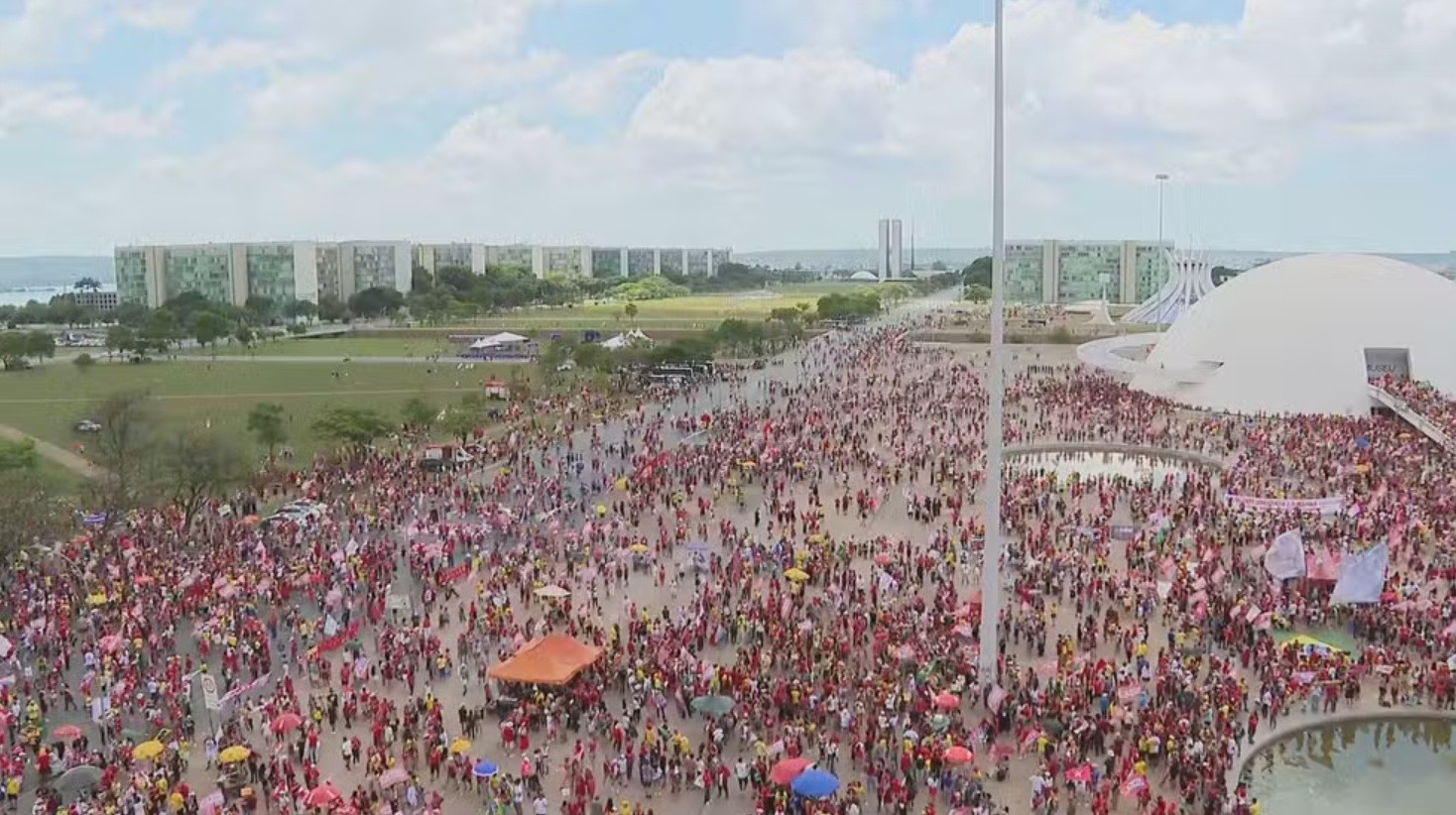 Manifestação em apoio a Lula acontece em Brasília