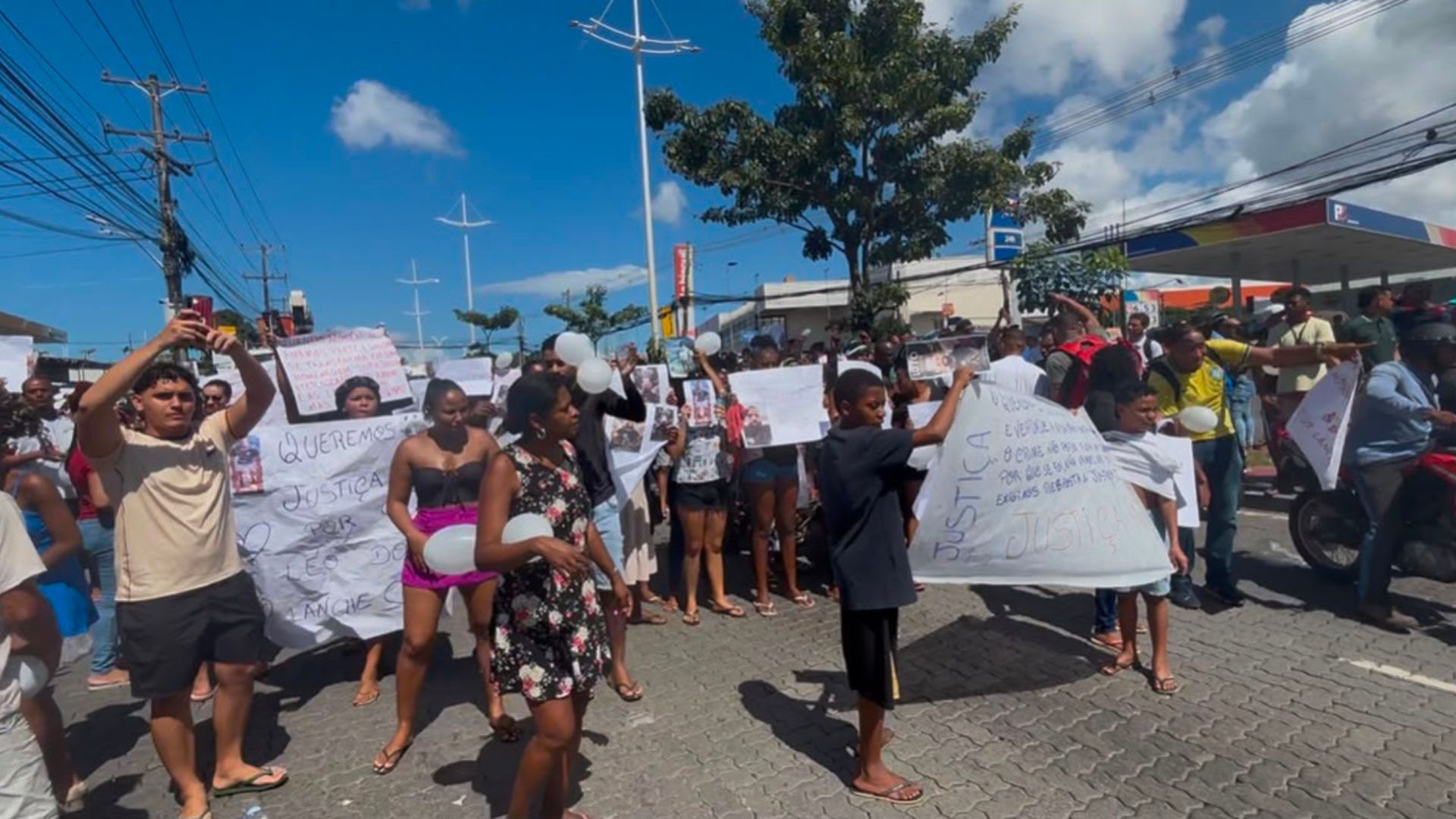 Moradores de São Cristóvão protestam contra morte de trabalhador em operação policial