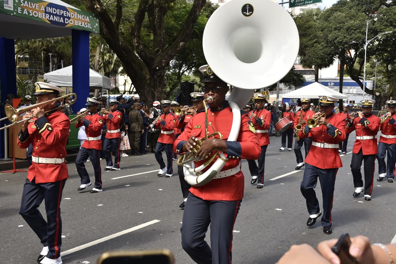 Vereador desmaia durante desfile de 7 de Setembro em Salvador