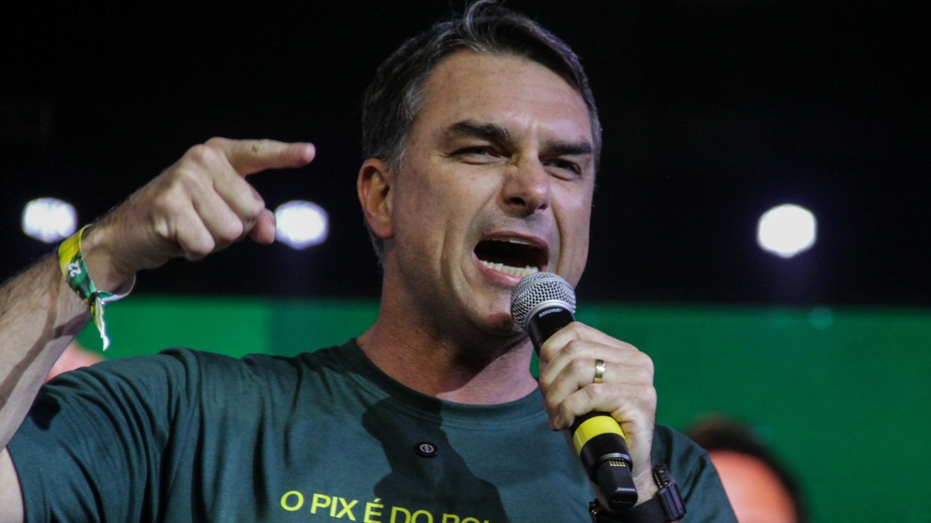 Flávio Bolsonaro afirma que sistema tentará barrar sua candidatura após ser impedido pelo TSE