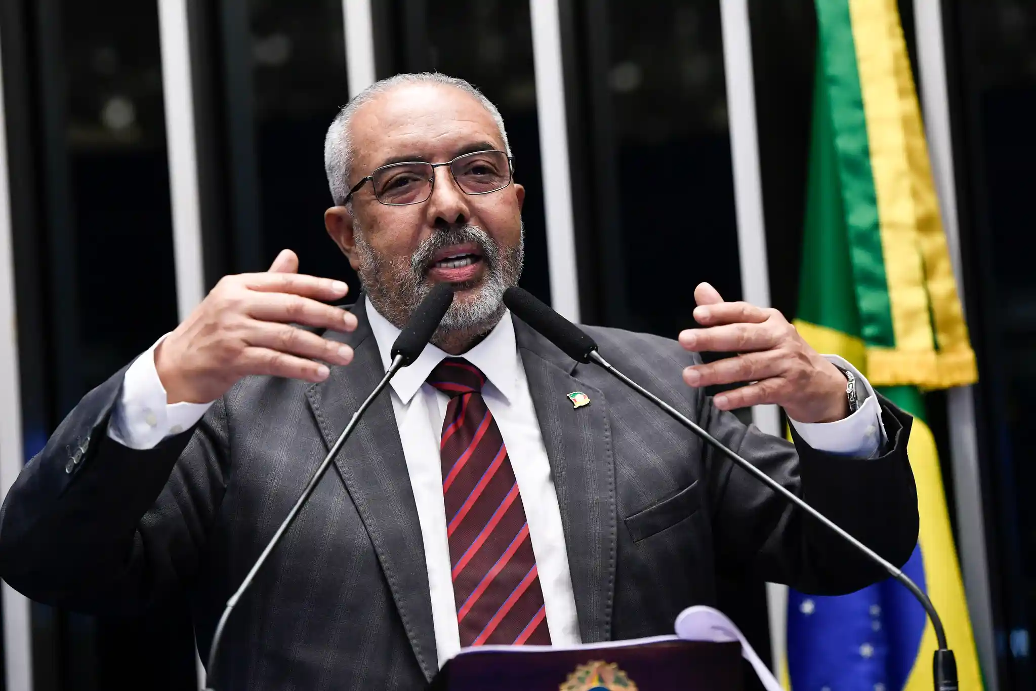 Paulo Paim cobra agilidade na votação do fim da 6×1