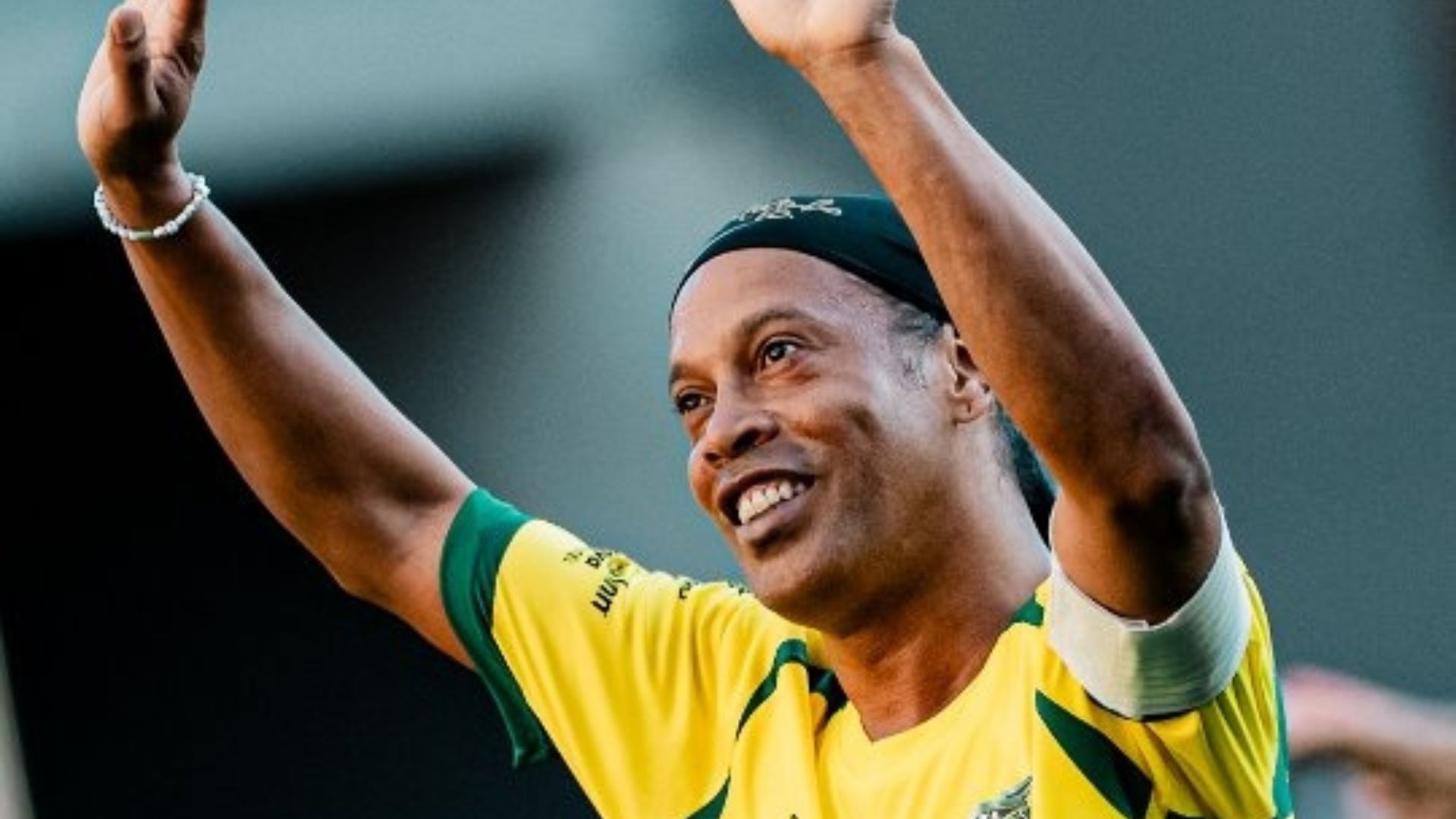 Ronaldinho Gaúcho retorna ao futebol após dez anos