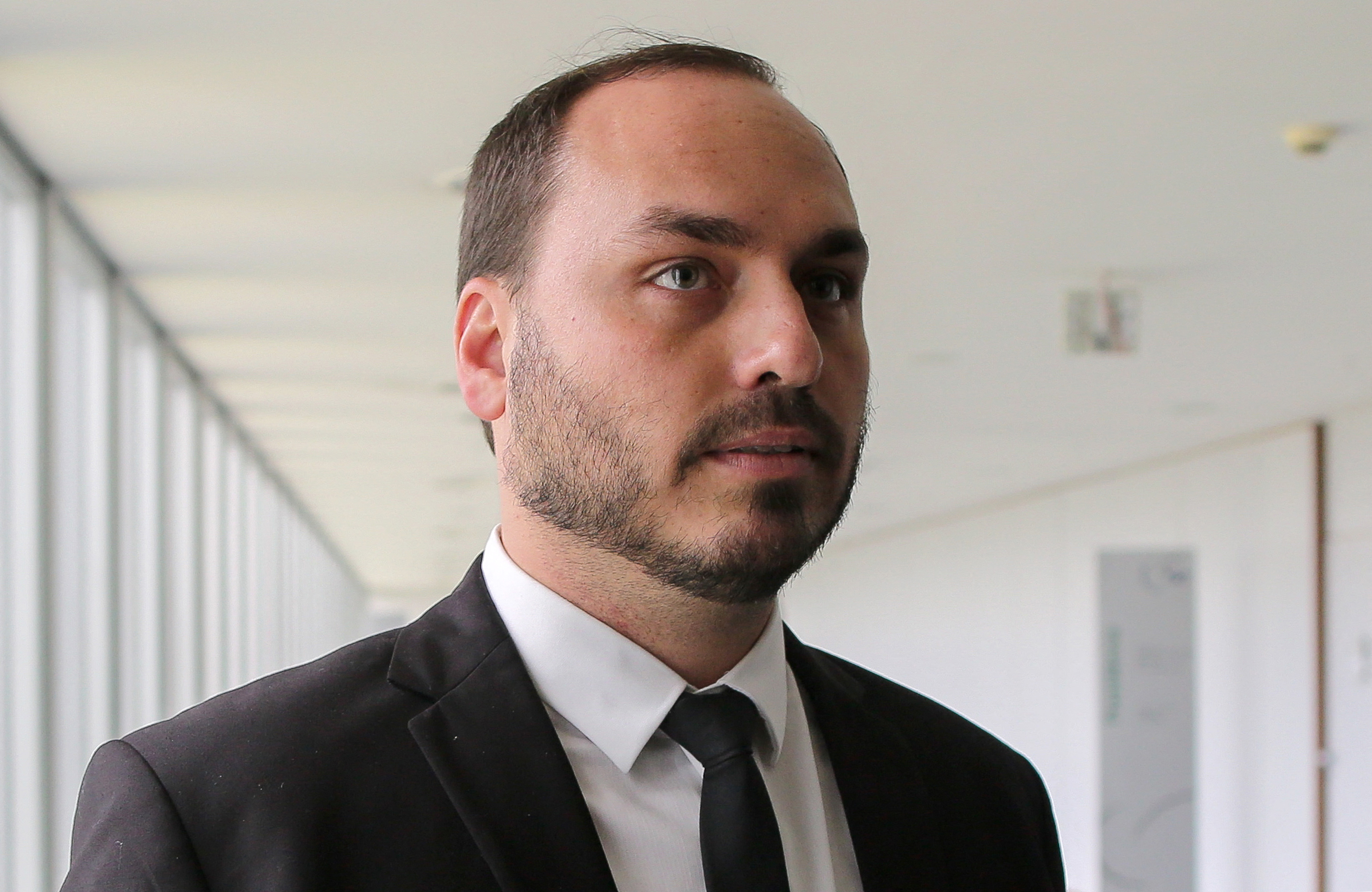 MP do Rio processa sete ex-servidores de Carlos Bolsonaro por improbidade