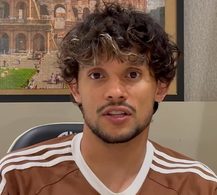 Jogador brasileiro se destaca internacionalmente por impulsionar vendas de livro