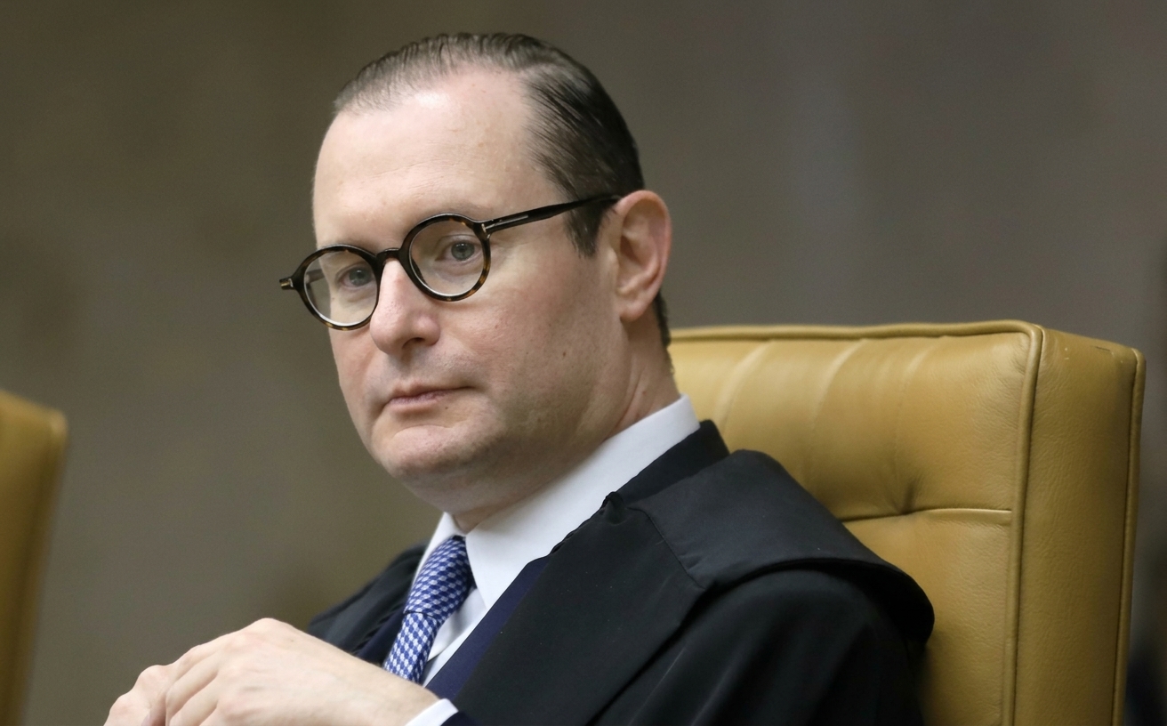 Oposição solicita impeachment de Cristiano Zanin após prorrogação da votação