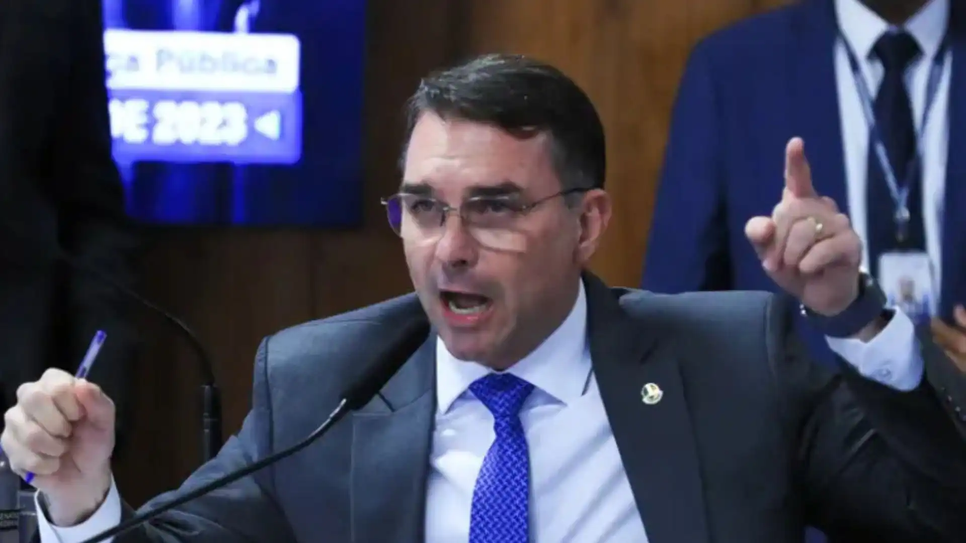 Imagem de Ministro do STF é acusado de articular aliança política para Flávio Bolsonaro