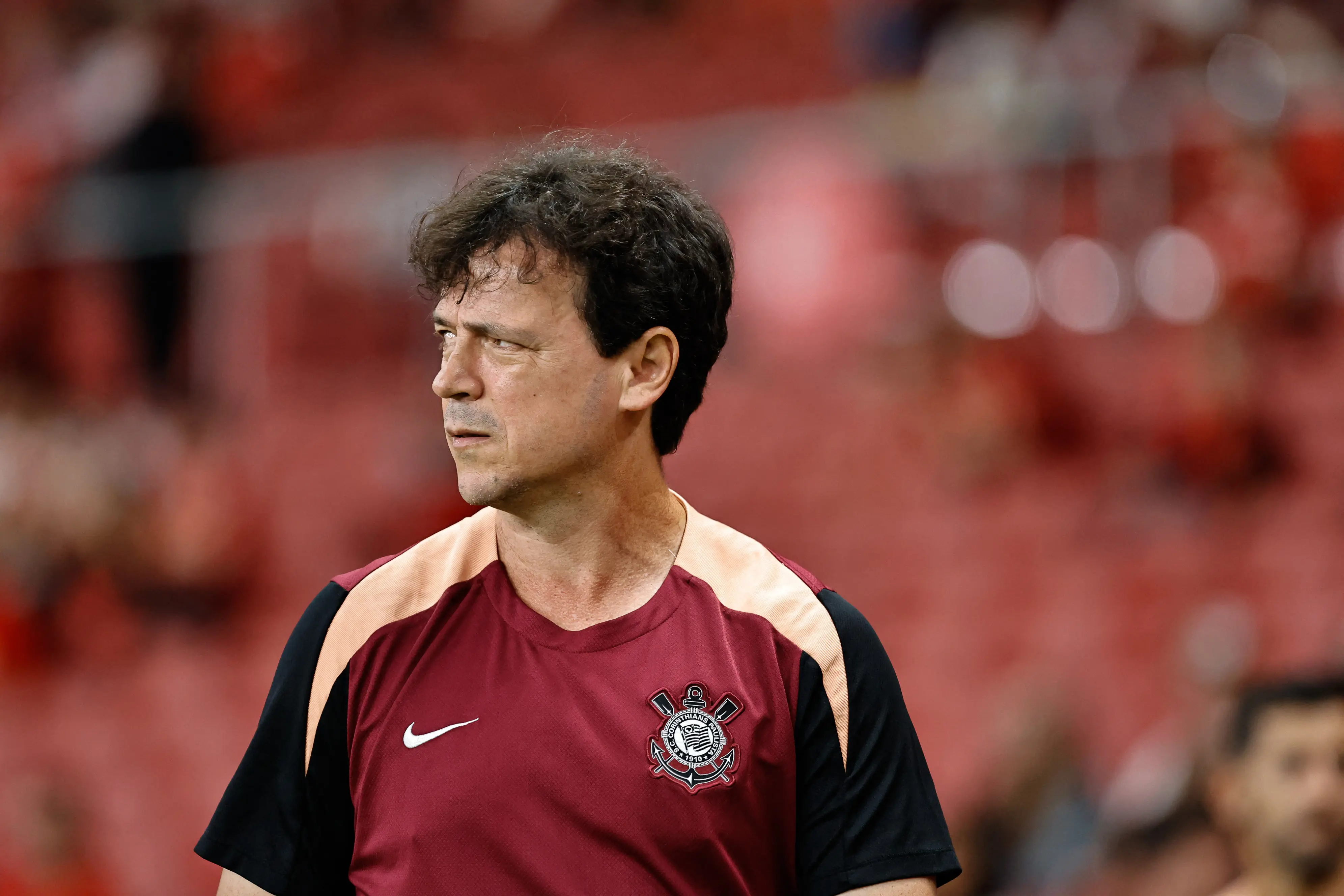Corinthians demite Fernando Diniz após série de derrotas
