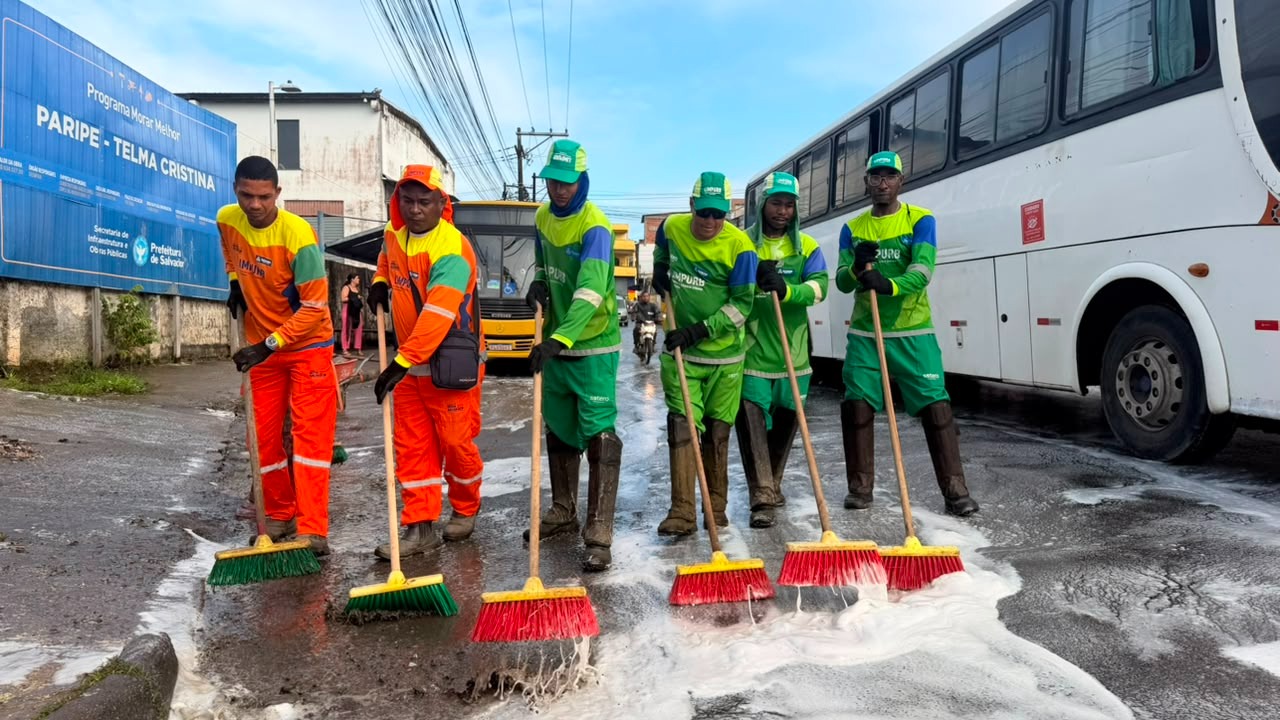 Limpurb realiza mutirão de limpeza em Paripe para combater a dengue
