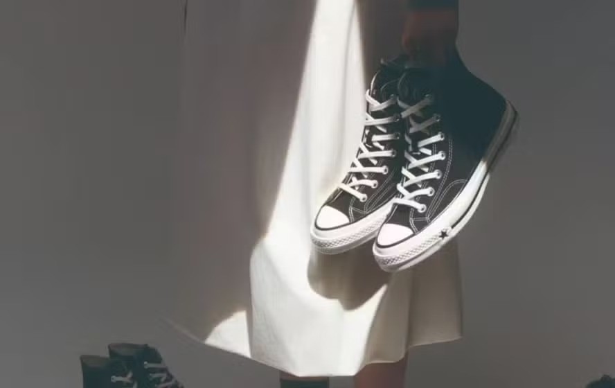 Cantora de K-Pop se envolve em polêmica com anúncio da Converse