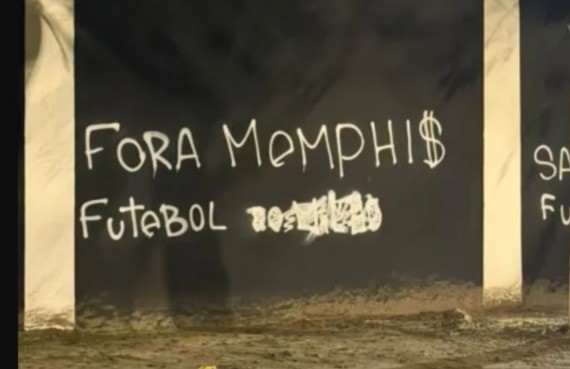 Torcida do Corinthians pede saída de Memphis após eliminação na Libertadores