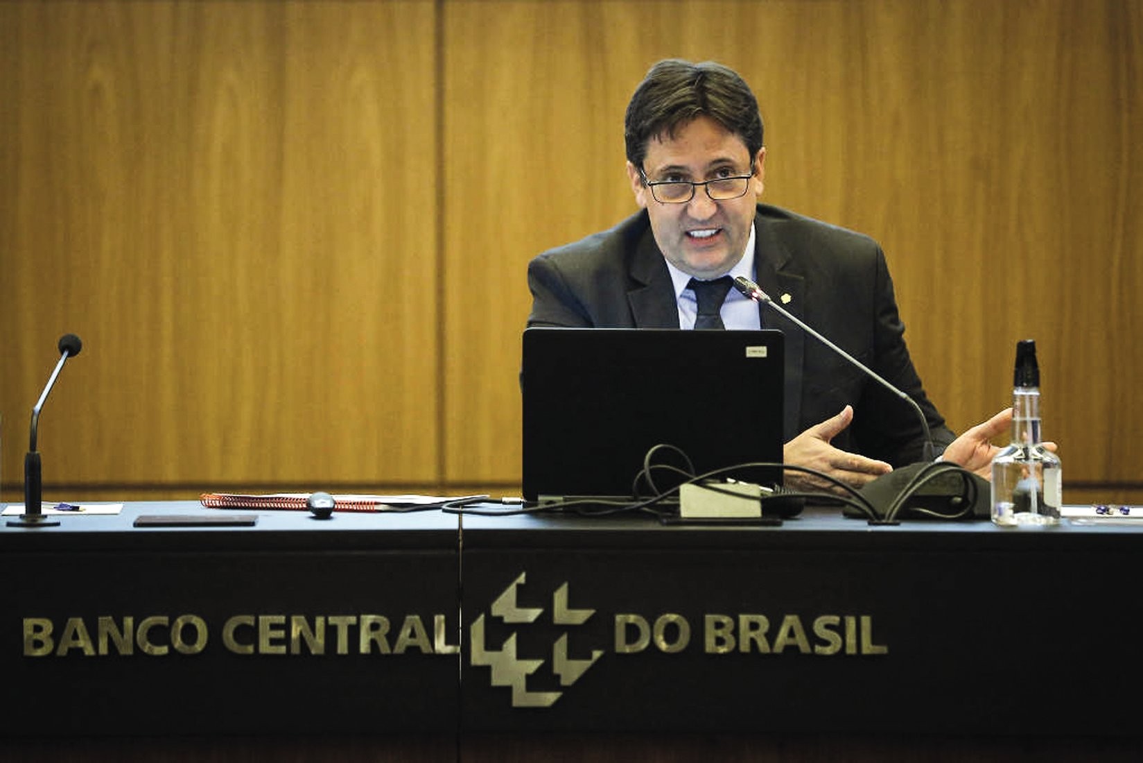 PF questiona explicações de ex-Banco Central sobre consultoria a banqueiro