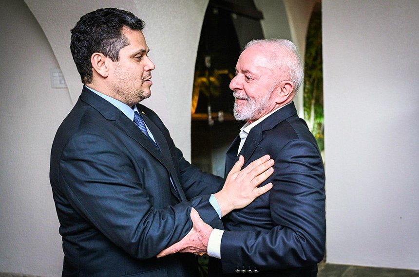 Alcolumbre suaviza postura em relação a Messias após reunião com Lula