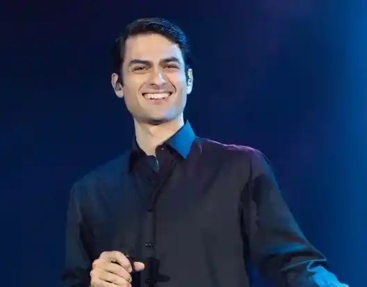 Matteo Bocelli se apresenta no Brasil e busca sua identidade musical