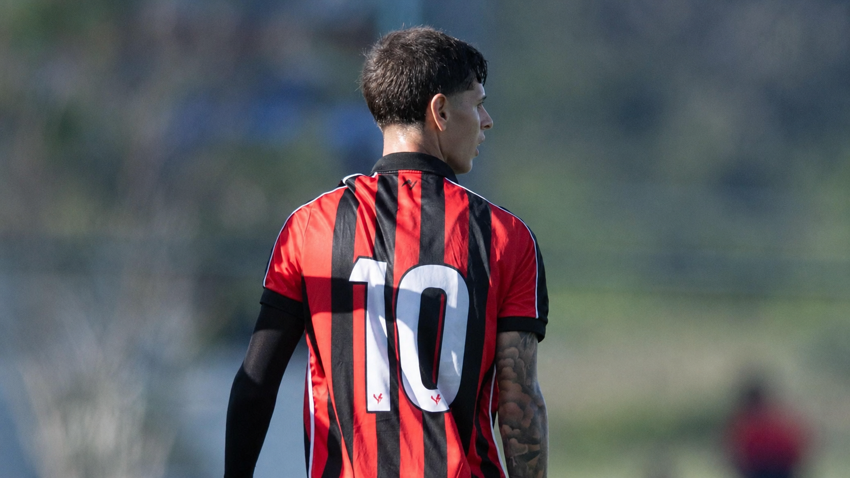 Vitória oficializa compra de jovem promessa argentina Alejandro Almaraz