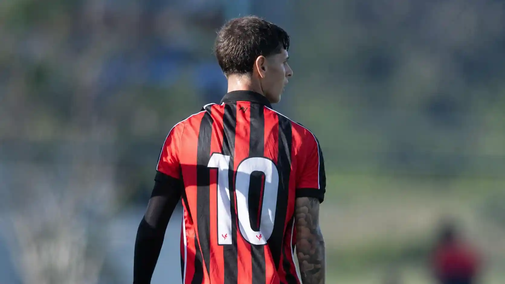 Vitória oficializa compra de jovem promessa argentina Alejandro Almaraz