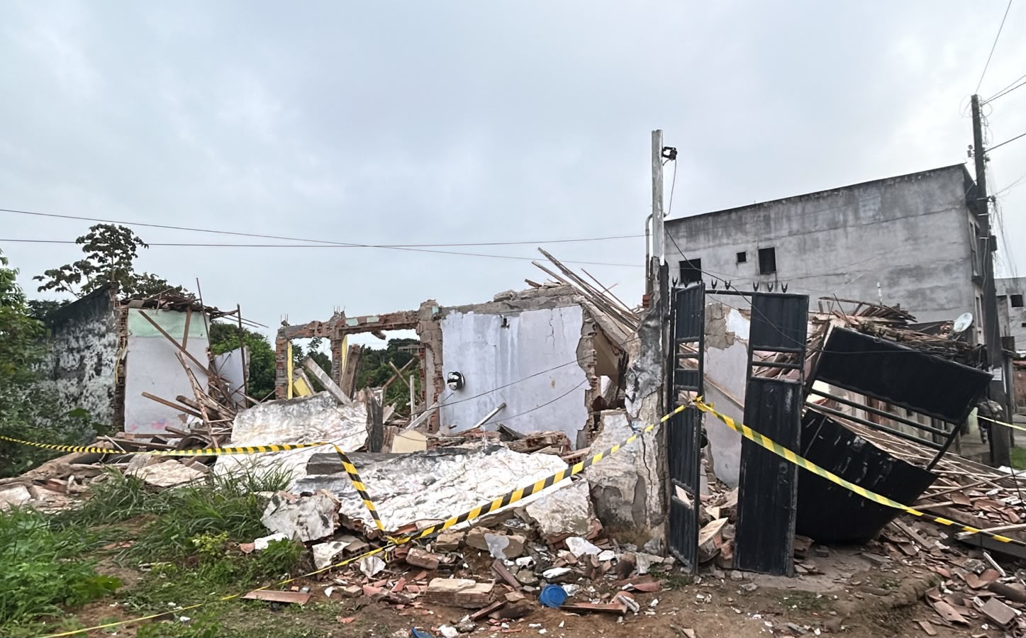 Explosão e desabamento em Santo Antônio de Jesus deixa feridos
