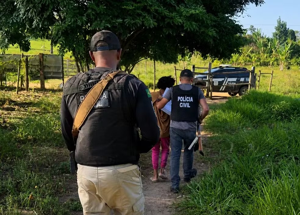 Mulher escapa de cárcere privado após enviar bilhetes de socorro
