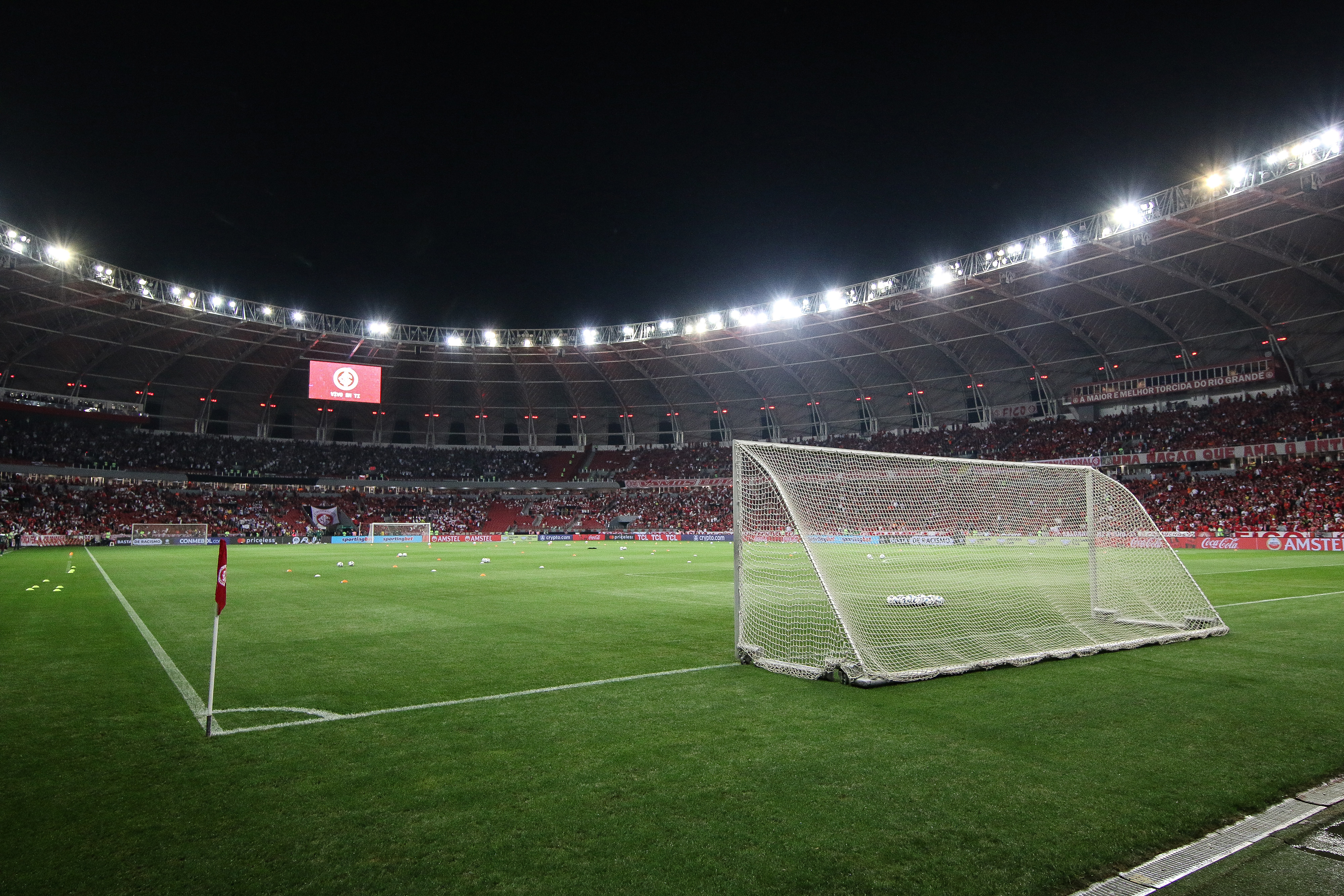Internacional e Corinthians se enfrentam na Copa do Brasil