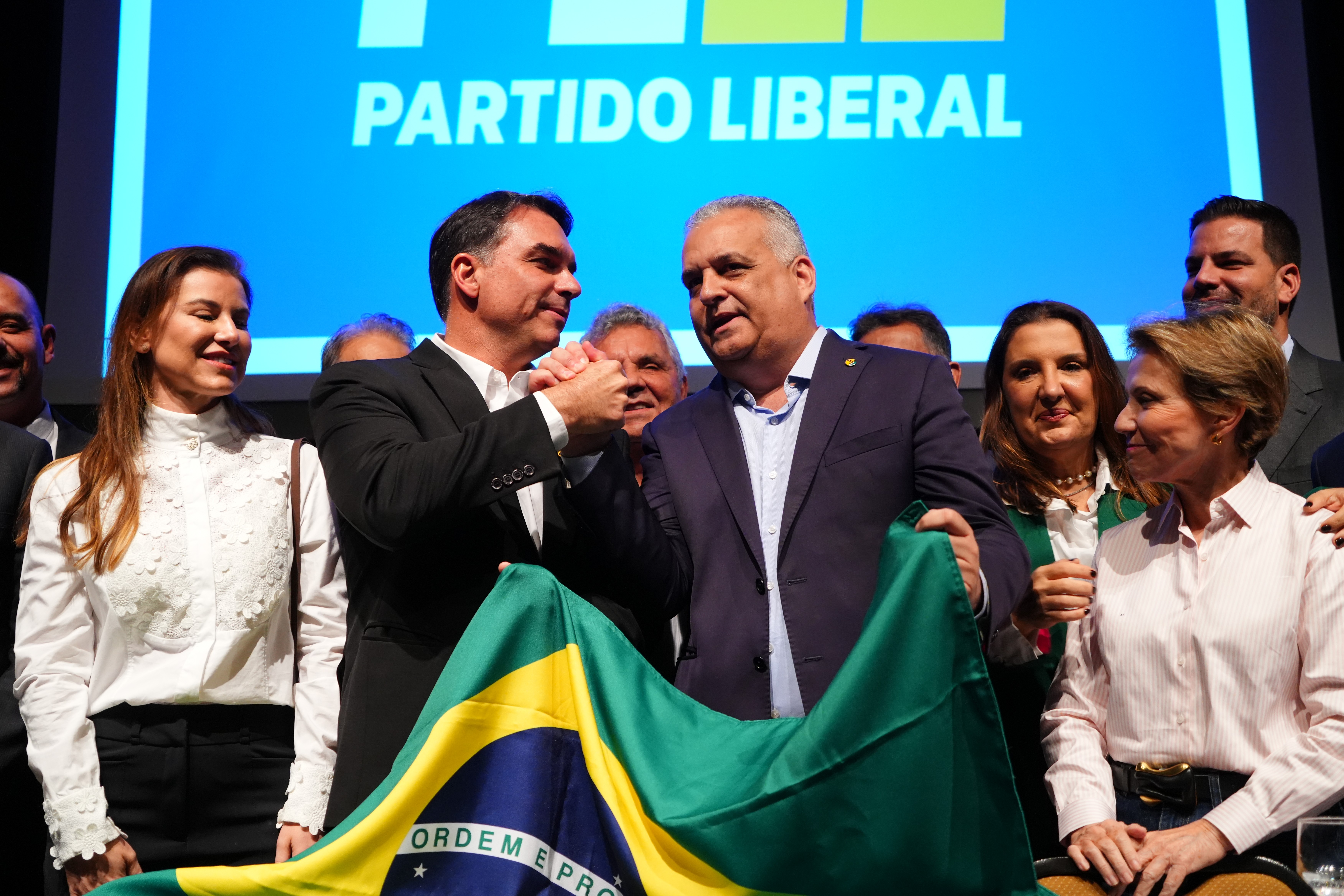 Alfredo Gaspar é escolhido como vice de Flávio Bolsonaro, mudando a estratégia da campanha