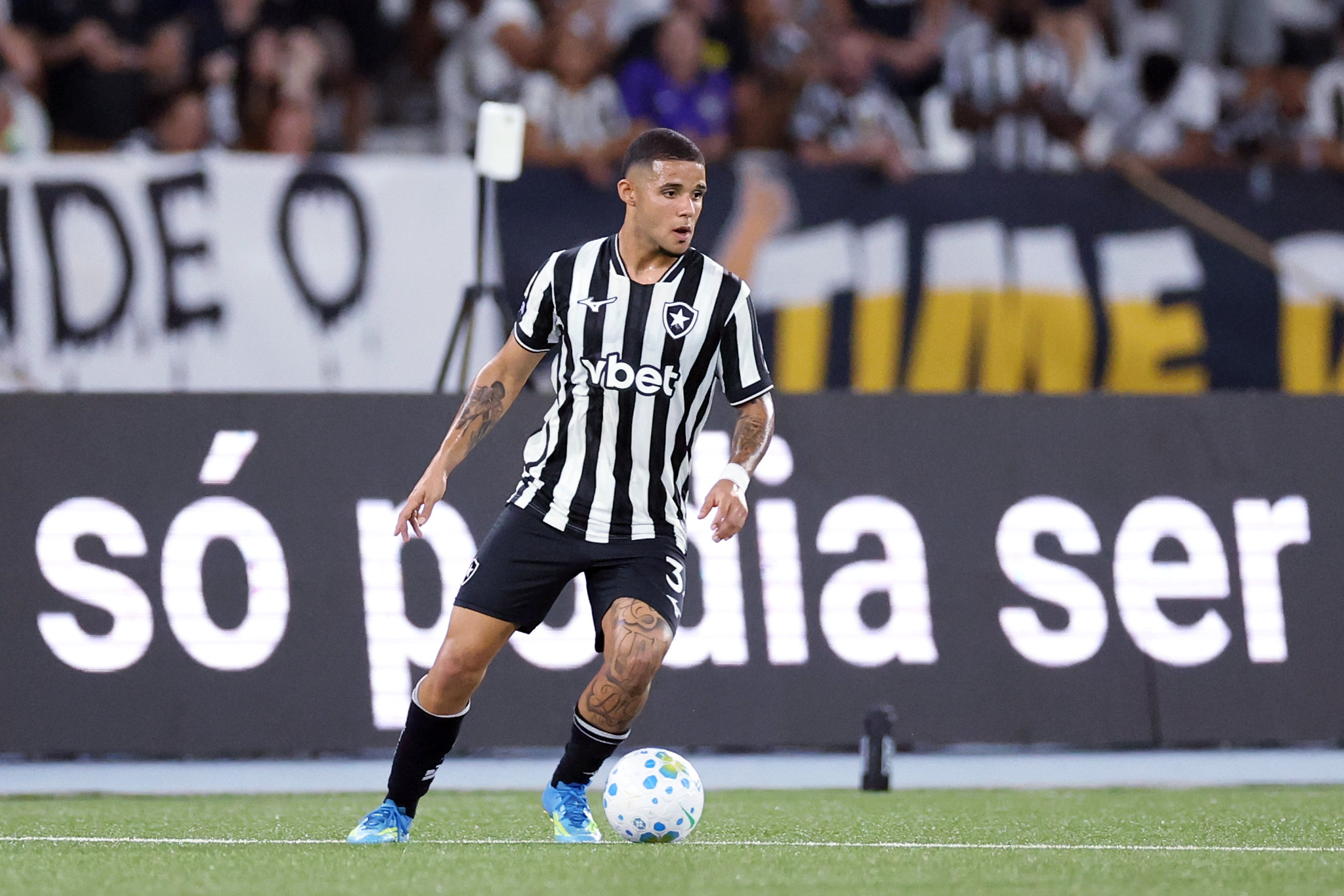 Botafogo enfrenta desfalques importantes contra o Vitória