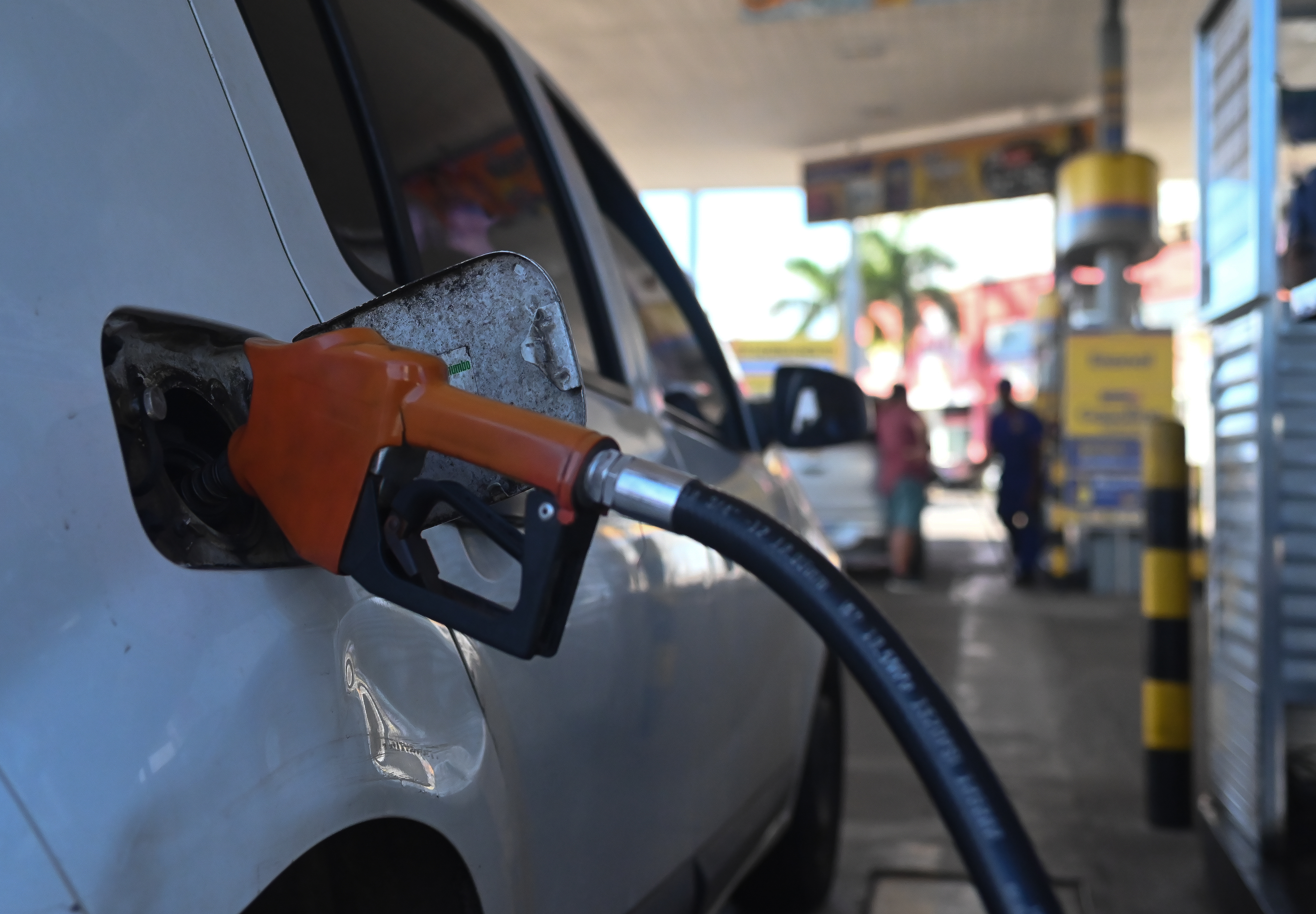 Procon-RJ identifica irregularidades em quase 50% dos postos de gasolina fiscalizados