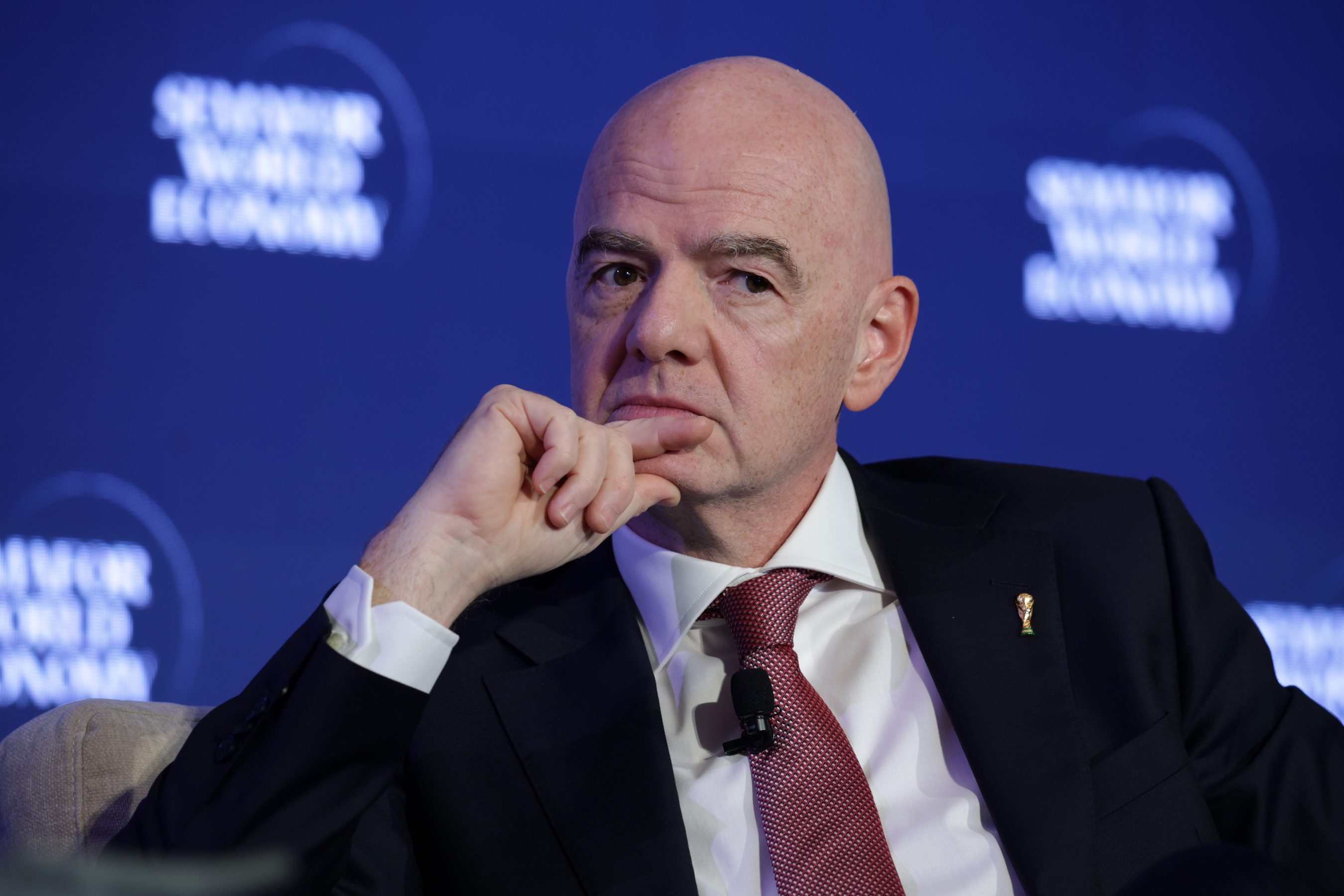 Gianni Infantino enfrenta críticas após abandono de projeto na Fifa