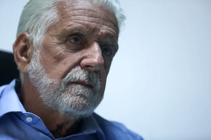 Wagner critica Flávio Bolsonaro por postura em debate