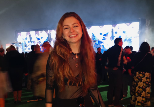 Klara Castanho comenta sobre seu papel em filme de Marília Mendonça