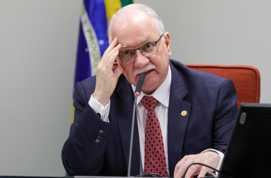 Fachin considera transferir casos do Banco Master e INSS de Mendonça para evitar conflitos no STF
