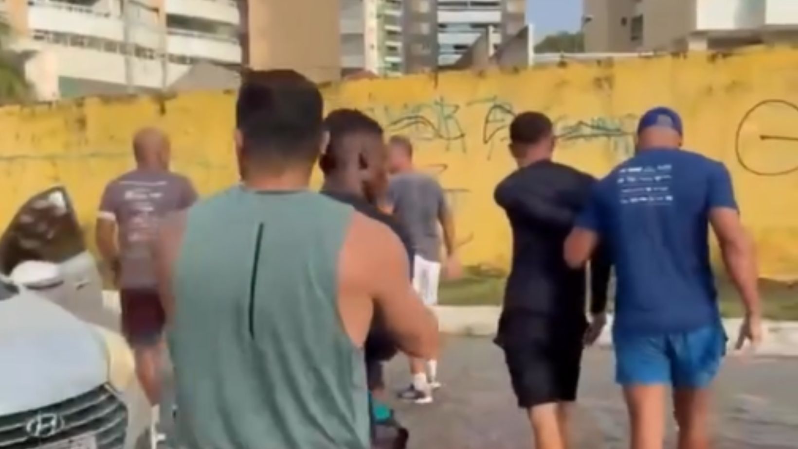 Homens que praticavam assaltos disfarçados de corredores são presos em Salvador