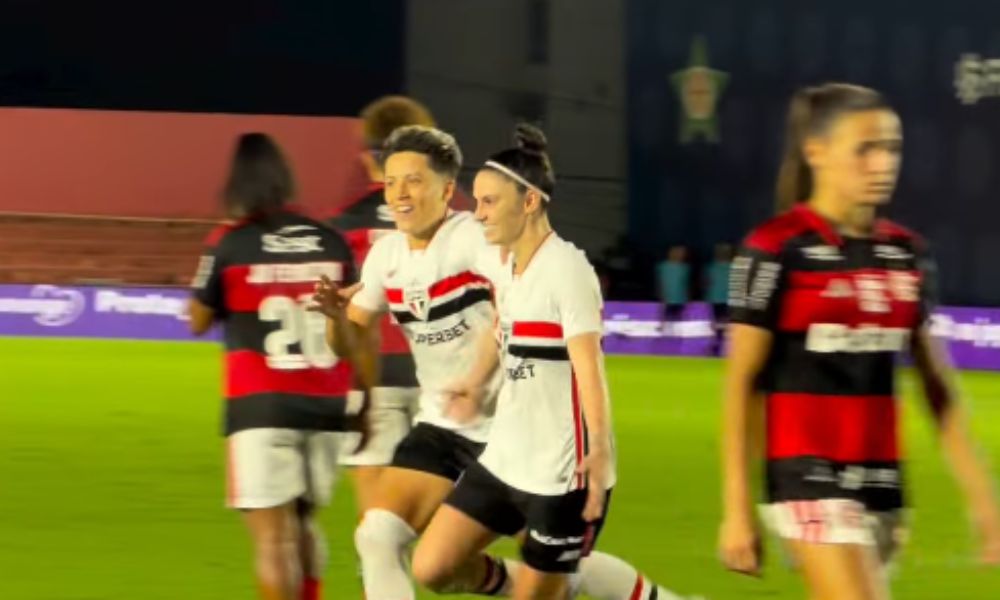 São Paulo vence Flamengo de virada e sai na frente na semifinal do Brasileirão Feminino