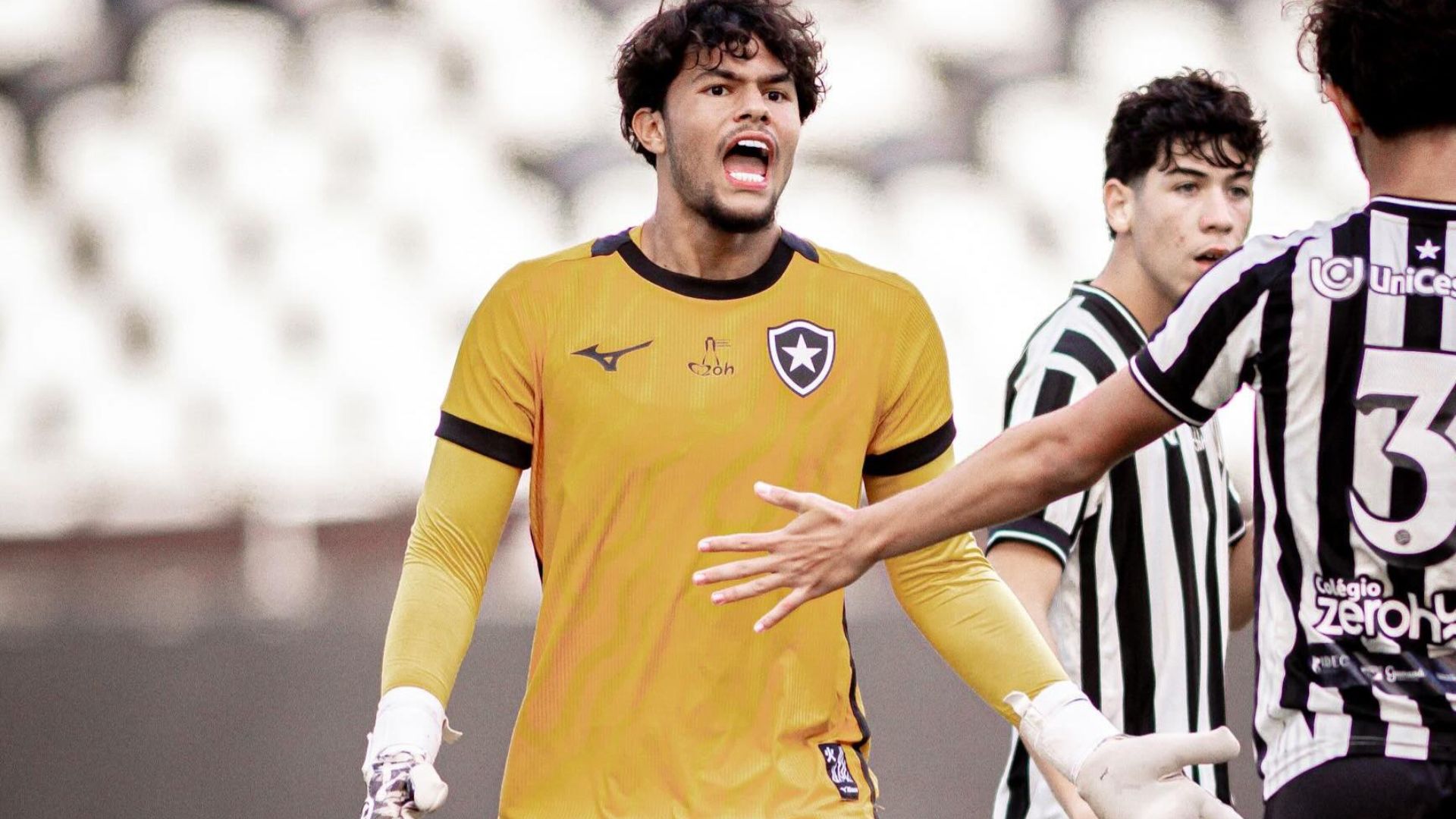 Bruninho Samudio é criticado após ser afastado do Botafogo por indisciplina