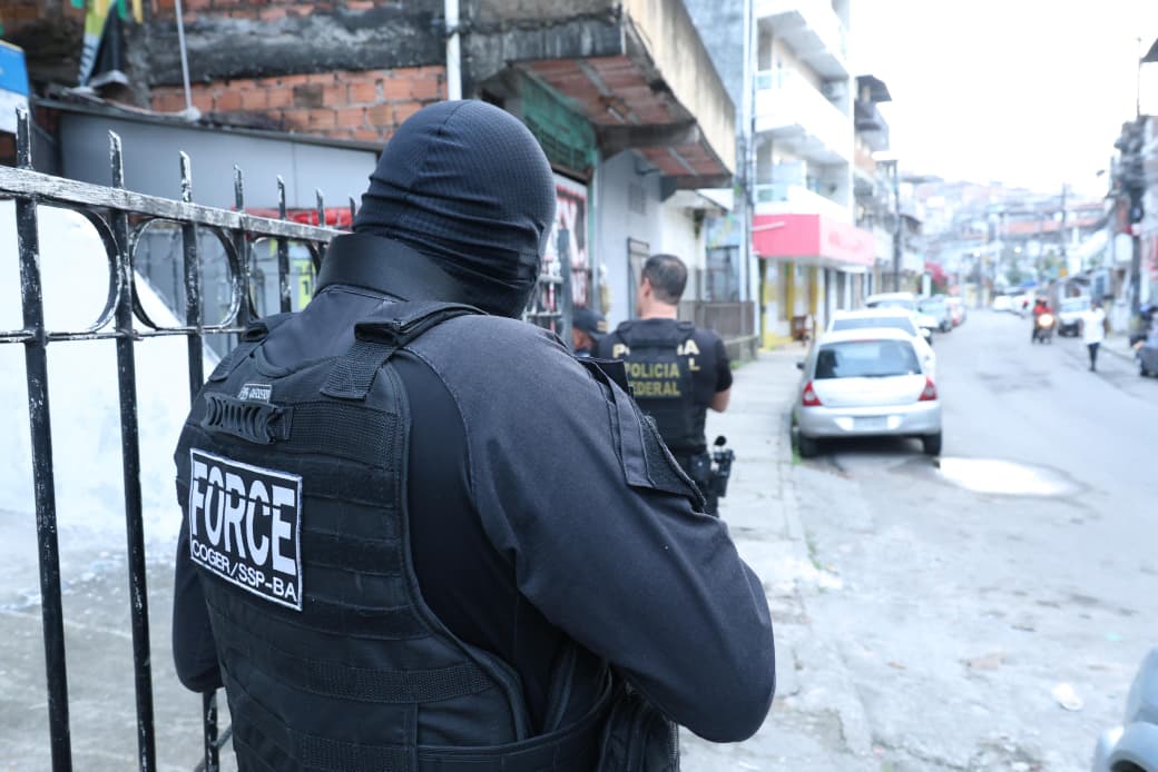 Ex-PM é investigado por fraude em registro de posse de arma em Salvador