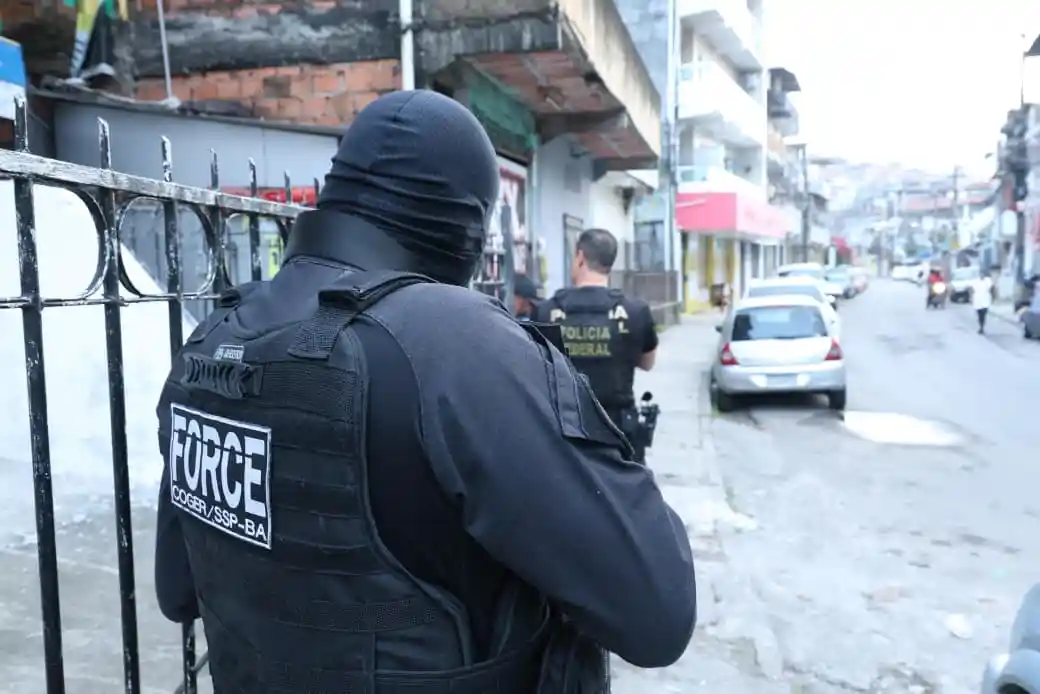 Ex-PM é investigado por fraude em registro de posse de arma em Salvador