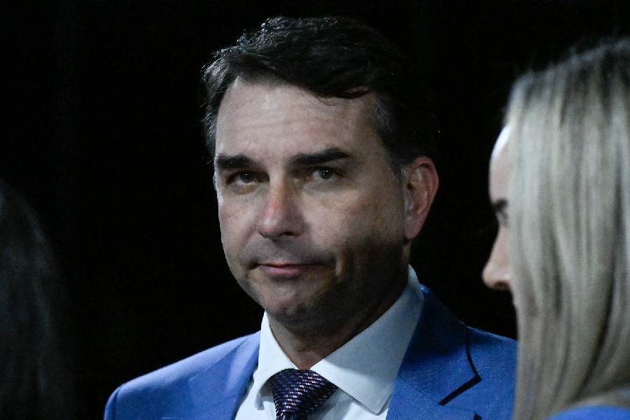 Resistência interna no Republicanos em apoiar Flávio Bolsonaro
