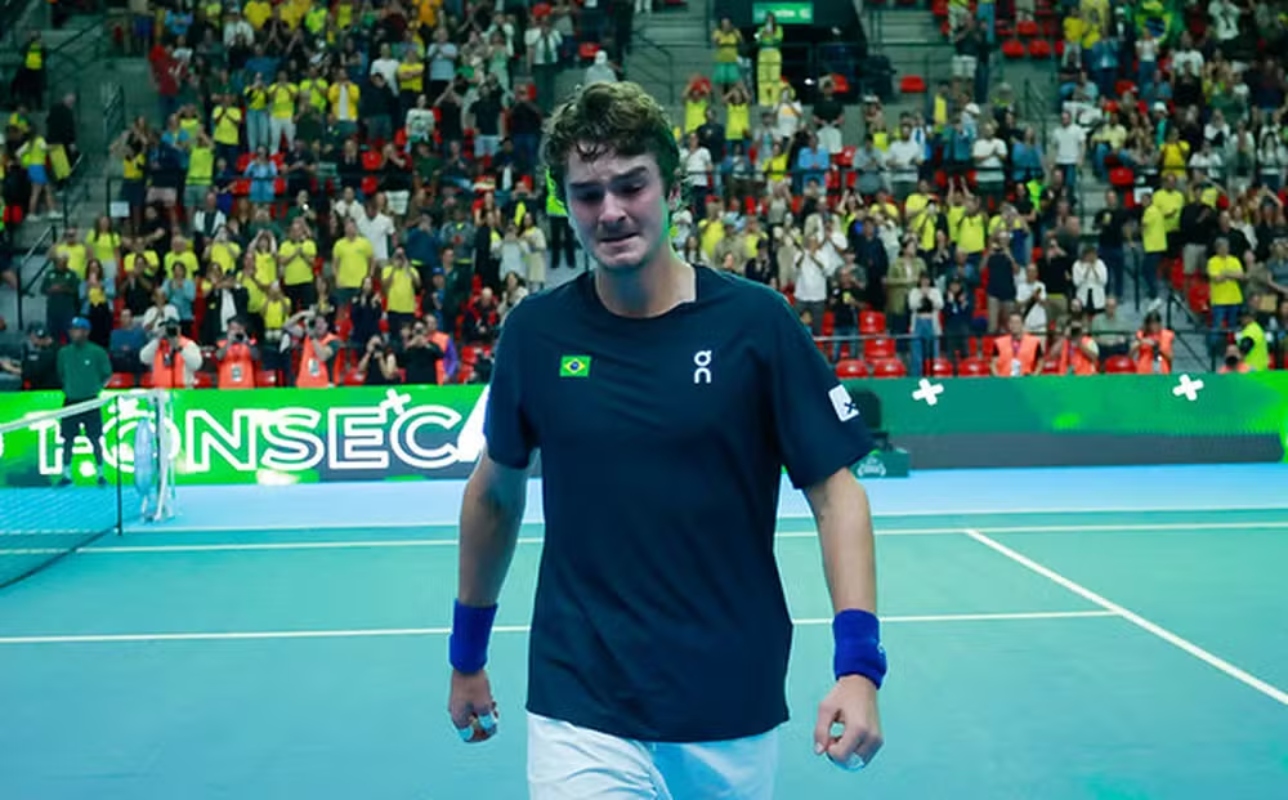 João Fonseca brilha em vitória emocionante na Copa Davis