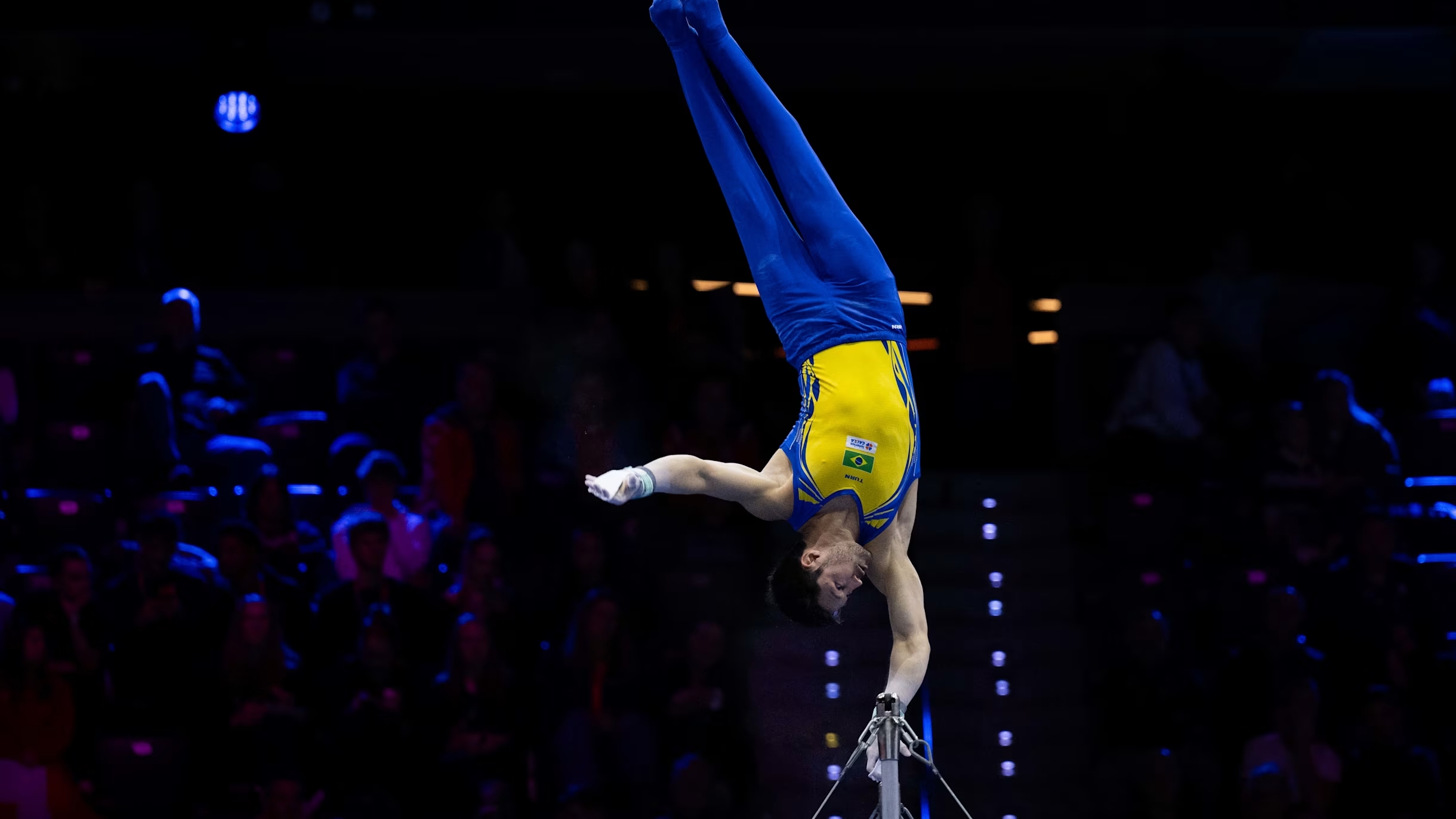 Arthur Nory se acidenta e é cortado durante o Mundial de Ginástica