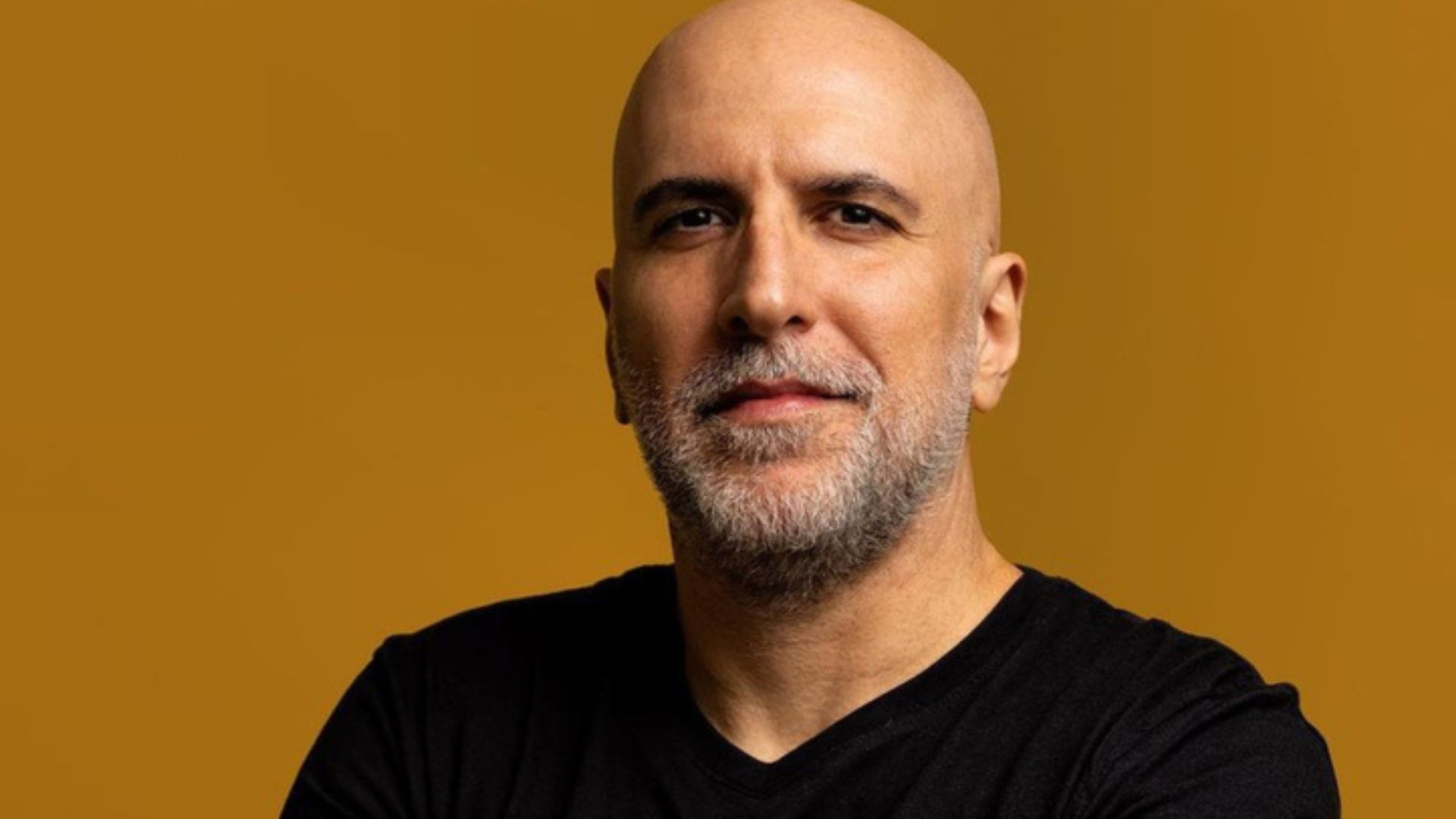 Humorista Antonio Tabet relança post sobre Flávio Bolsonaro e Nossa Senhora Aparecida