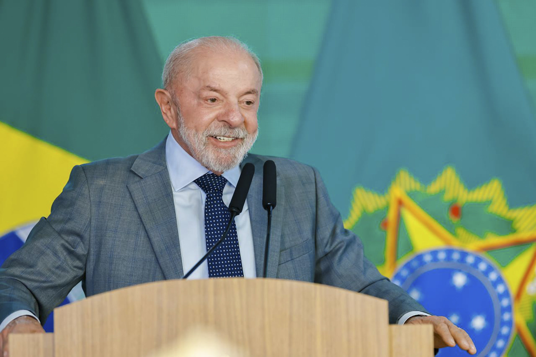 Nova pesquisa mostra Lula com 45,8% e Flávio Bolsonaro com 43,4%