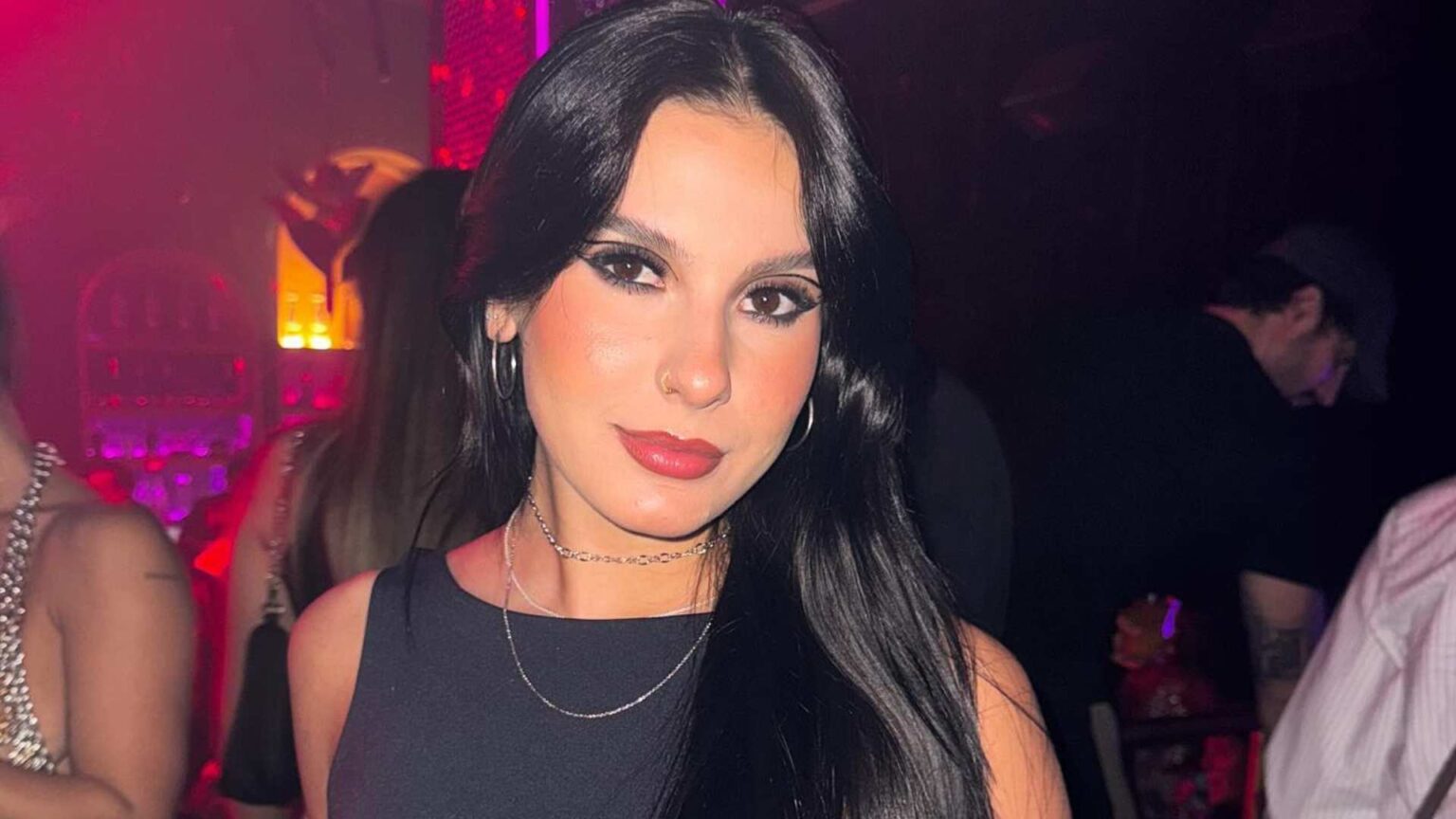 Ana Castela faz aparição em show do ex-namorado e atrai olhares