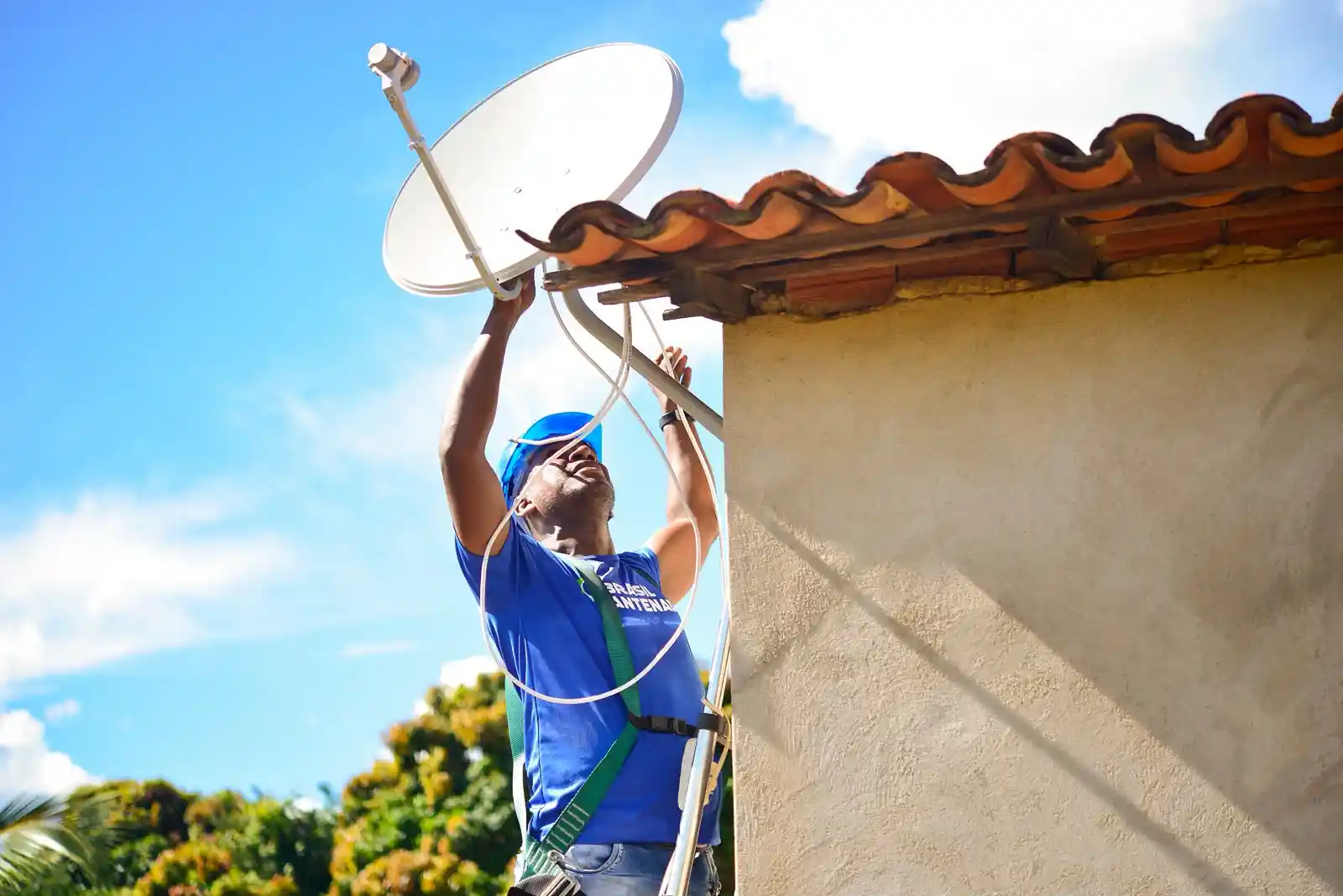 Antenas parabólicas gratuitas para moradores da Bahia