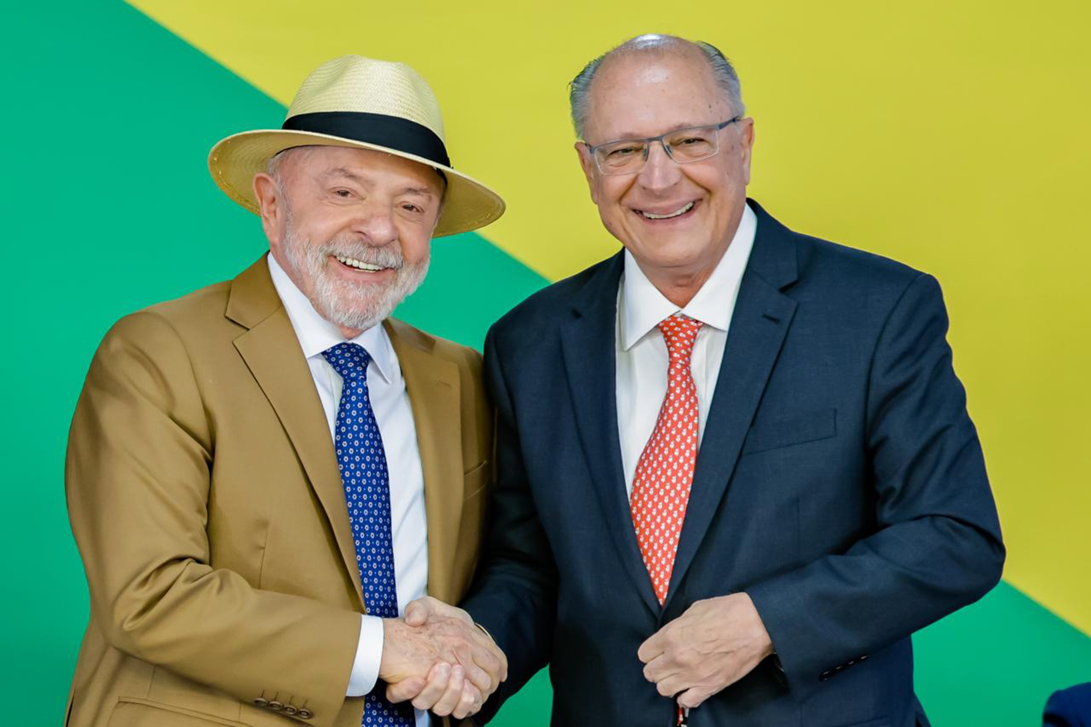 Plano de governo de Lula destaca soberania e políticas sociais