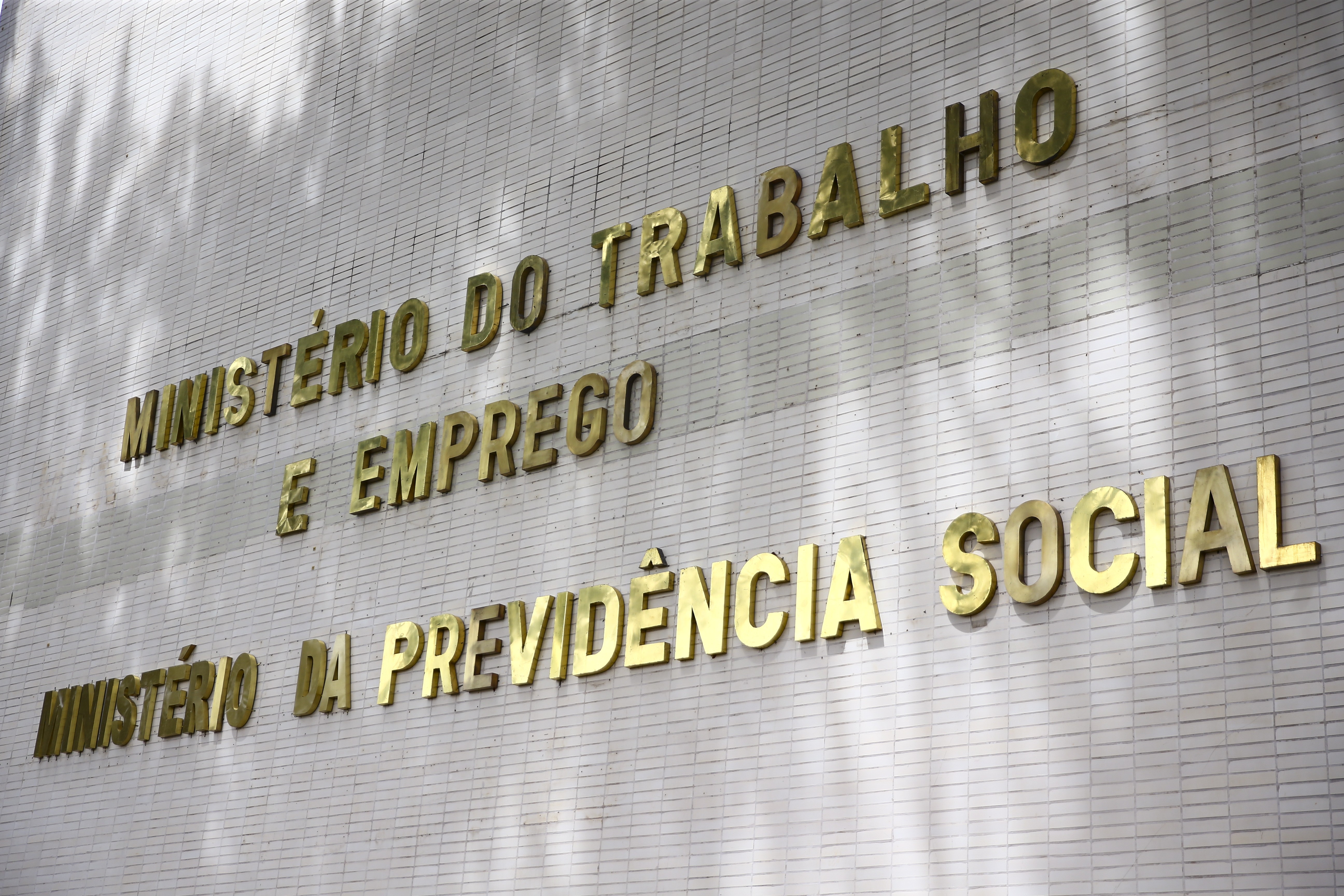 Crescem afastamentos por vício em apostas no INSS, aponta Ministério do Trabalho