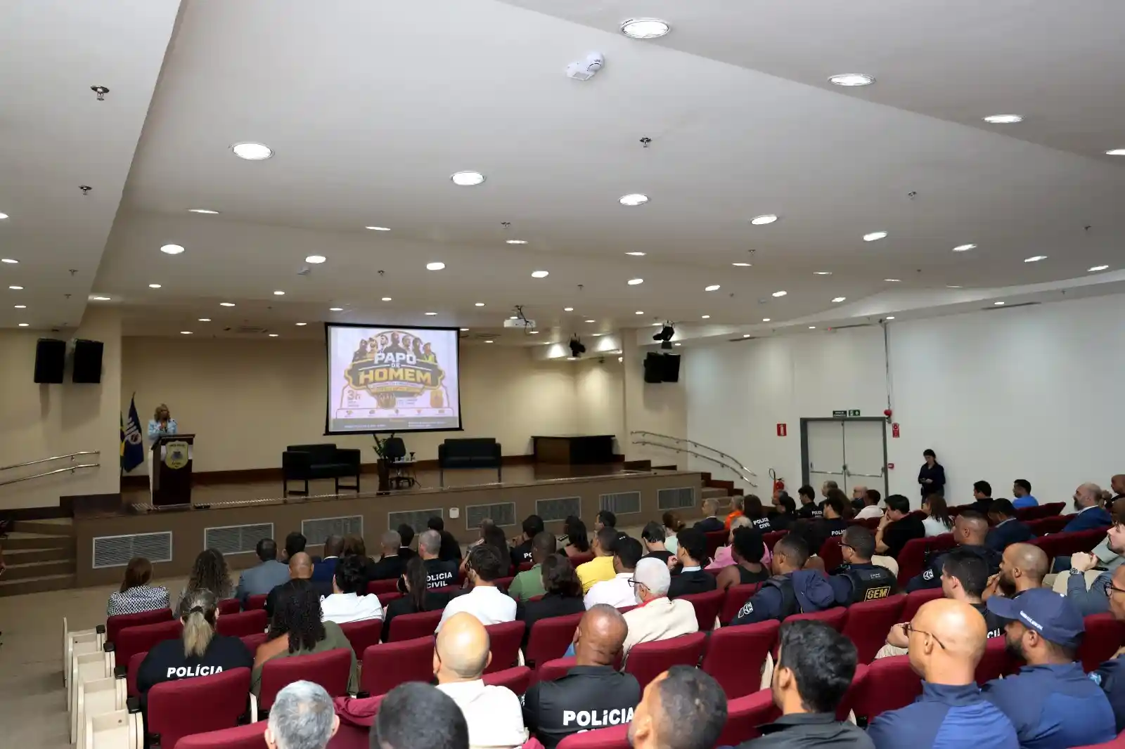 Forças de segurança da Bahia promovem debate sobre violência contra a mulher