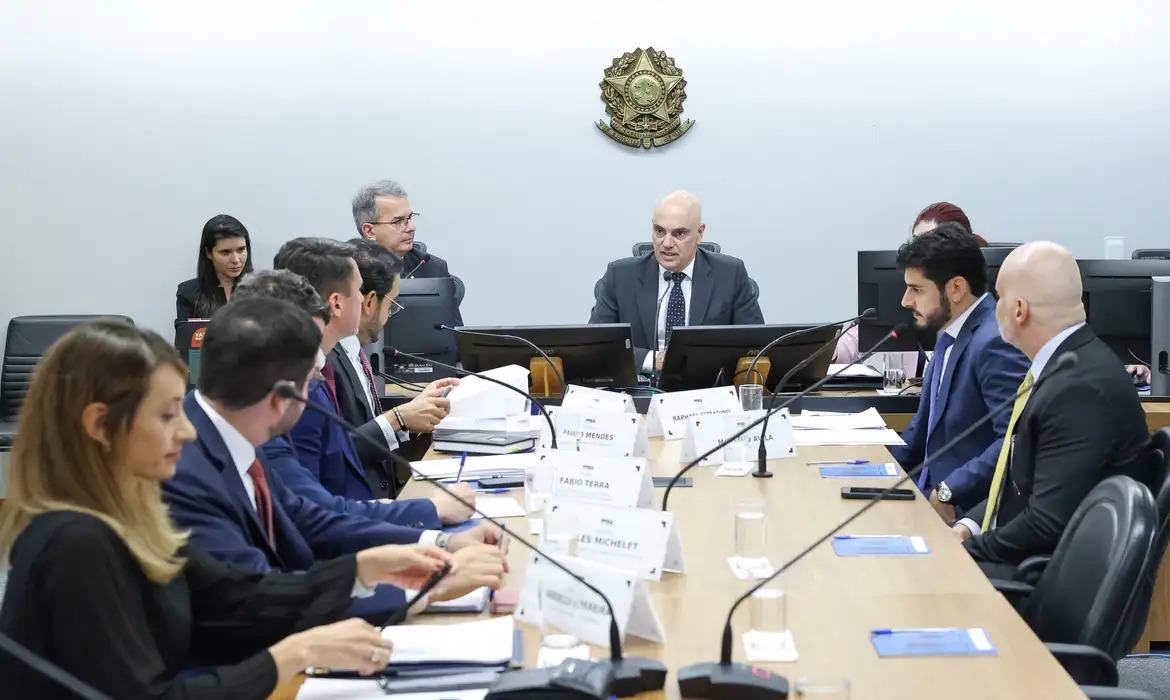 Imagem de Impasse entre governo Lula e Congresso sobre aumento do IOF será decidido por Alexandre de Moraes no STF