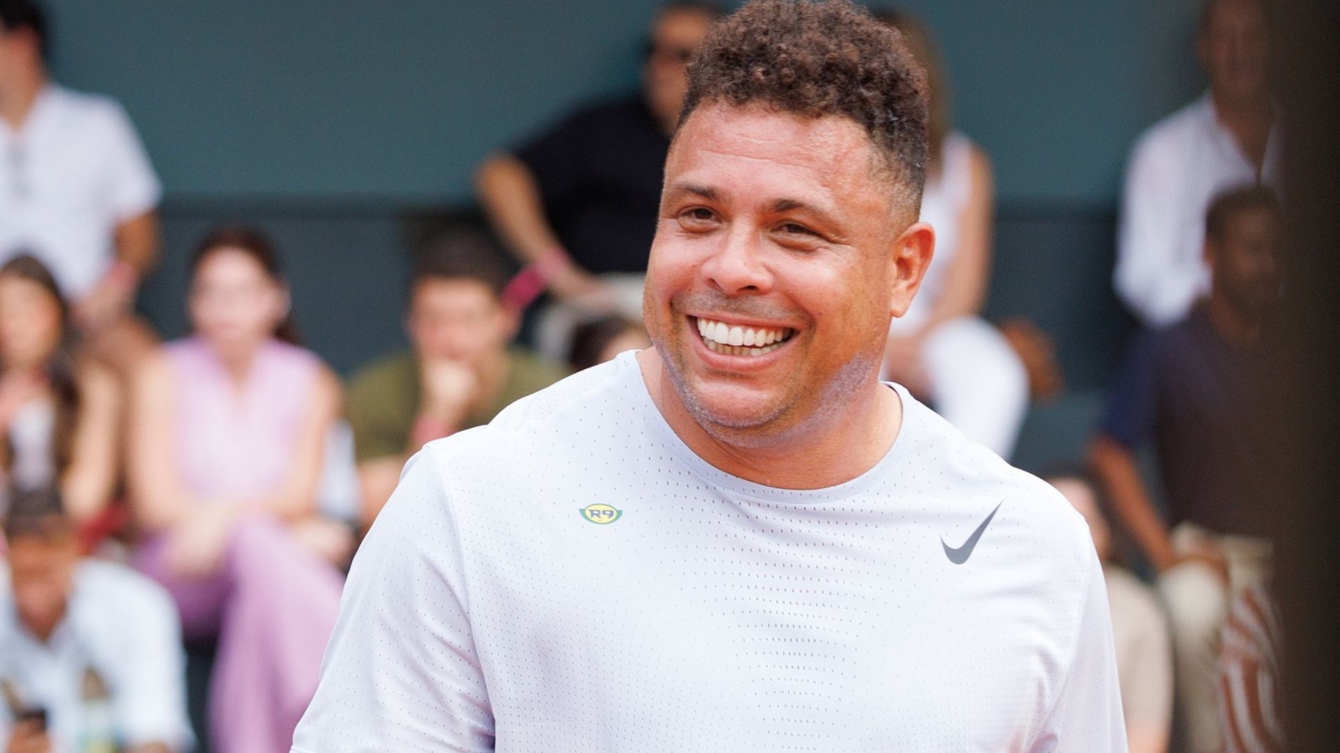 Ronaldo Fenômeno reúne família em foto durante férias em Ibiza